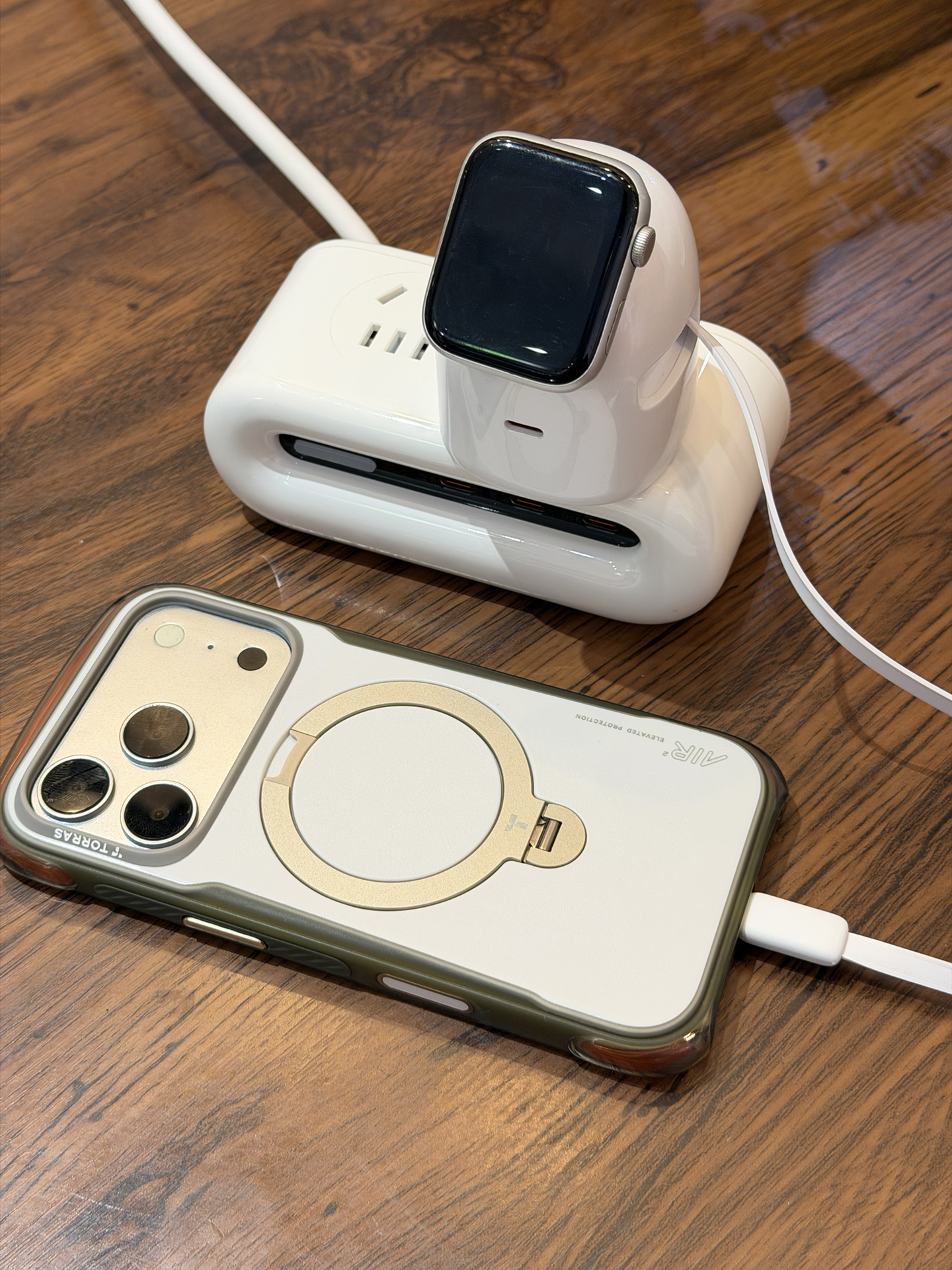 新iPhone18到位,三合一快充不迷路