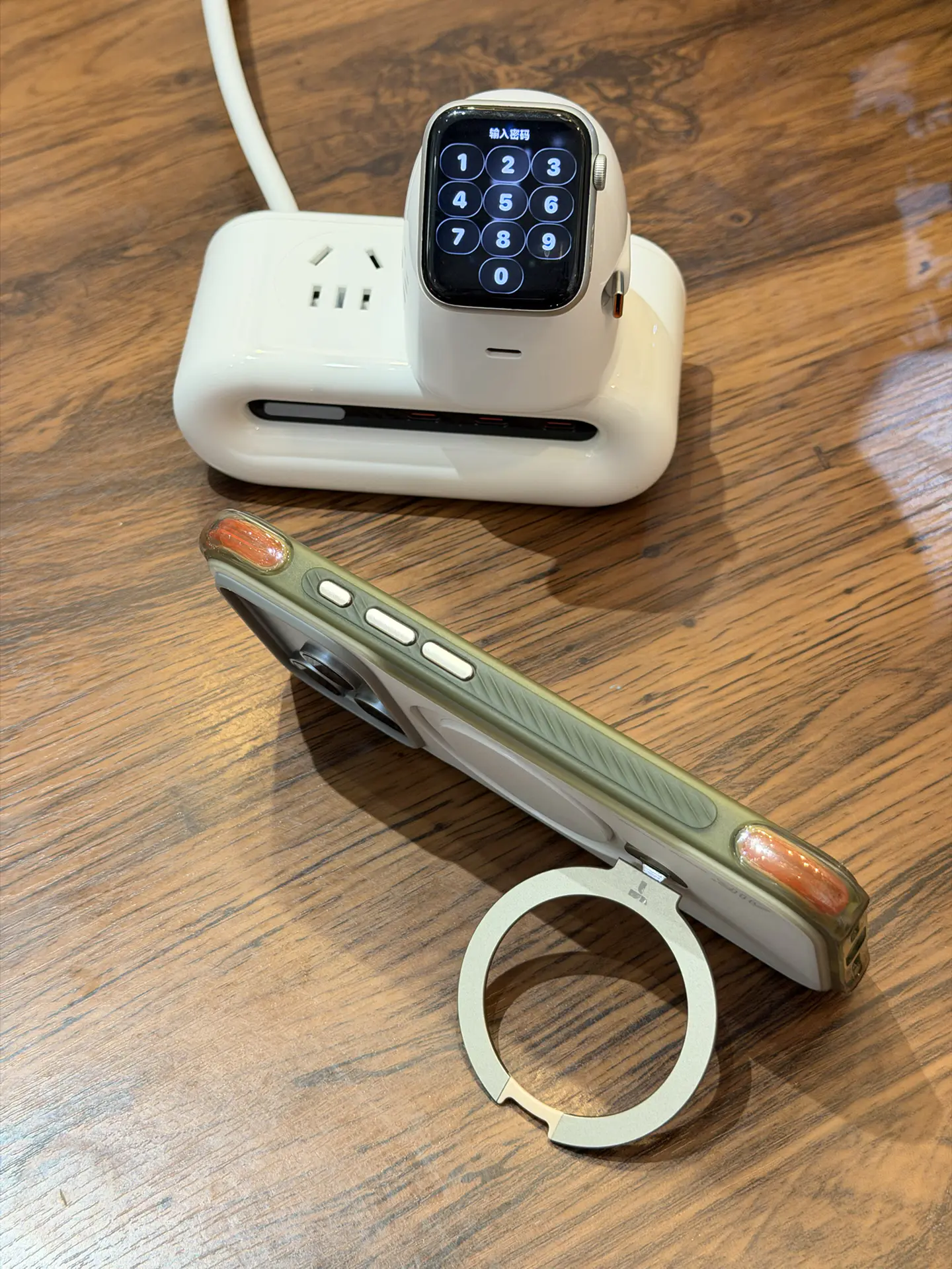新iPhone18到位,三合一快充不迷路