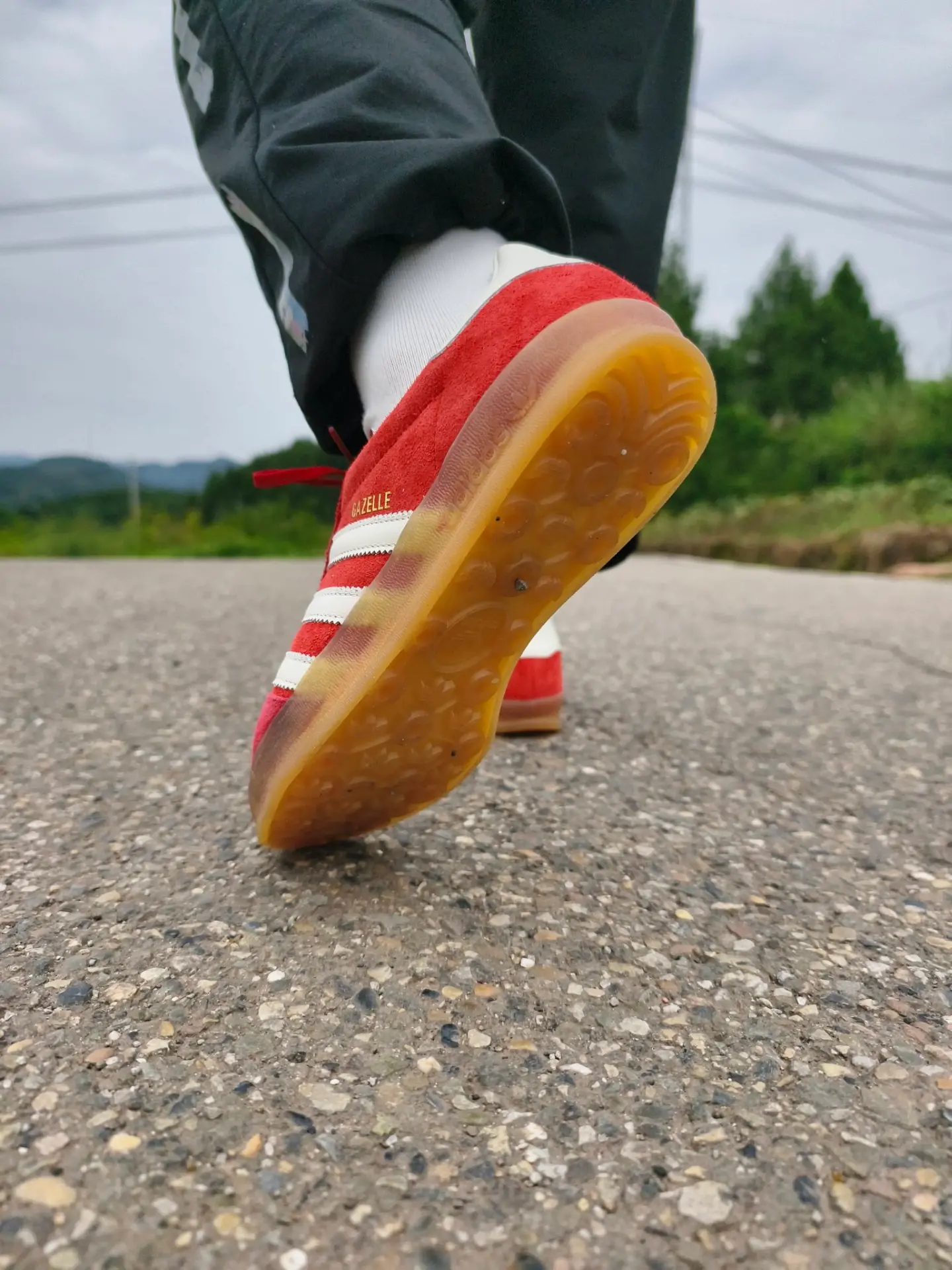 男生穿红色板鞋会闲置吗?150斤实测阿迪Gazelle