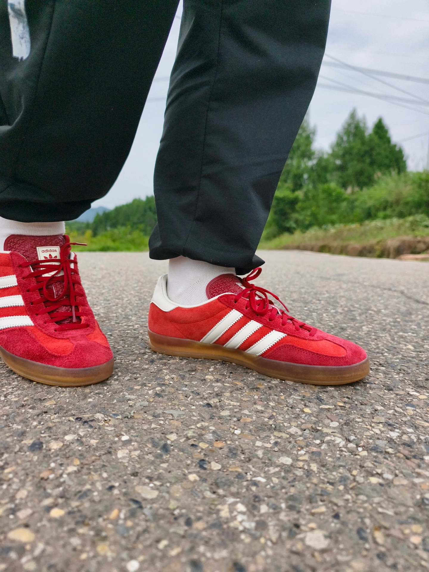 男生穿红色板鞋会闲置吗?150斤实测阿迪Gazelle
