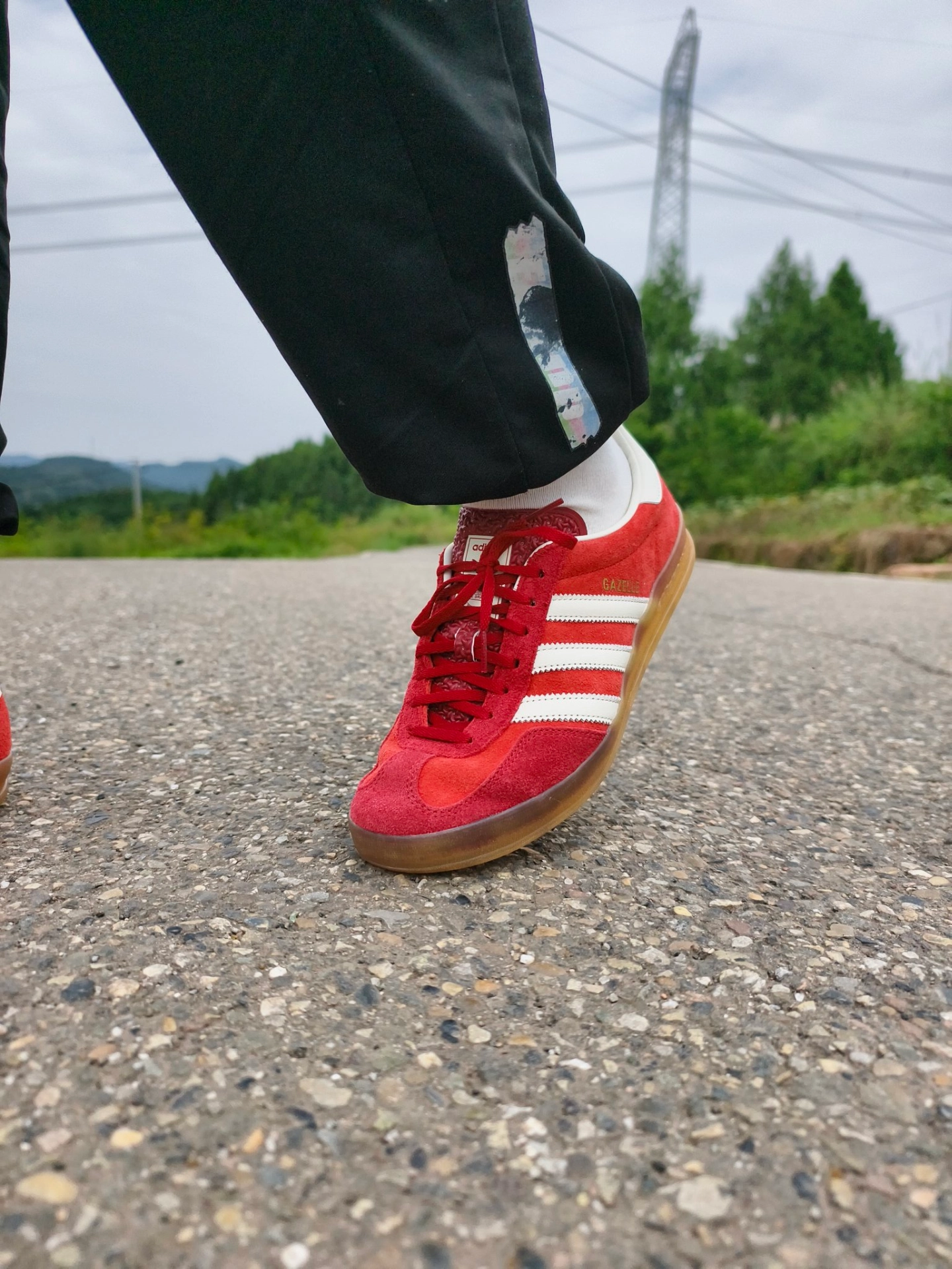 男生穿红色板鞋会闲置吗?150斤实测阿迪Gazelle