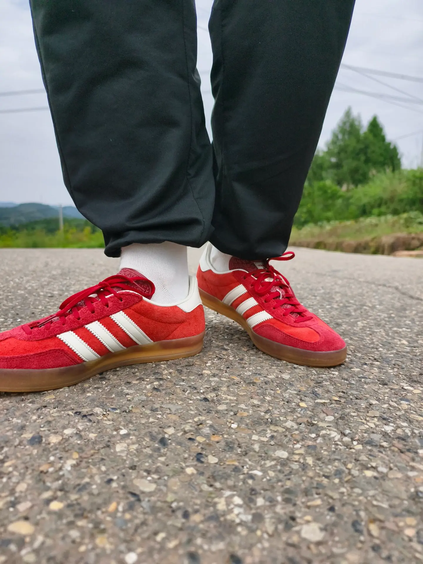 男生穿红色板鞋会闲置吗?150斤实测阿迪Gazelle