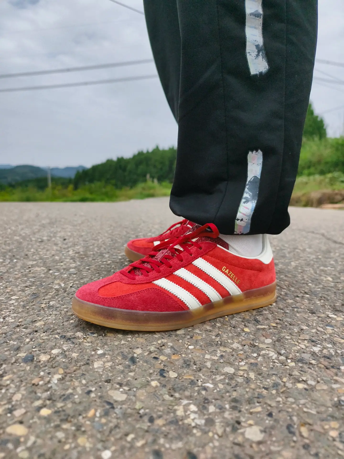 男生穿红色板鞋会闲置吗?150斤实测阿迪Gazelle