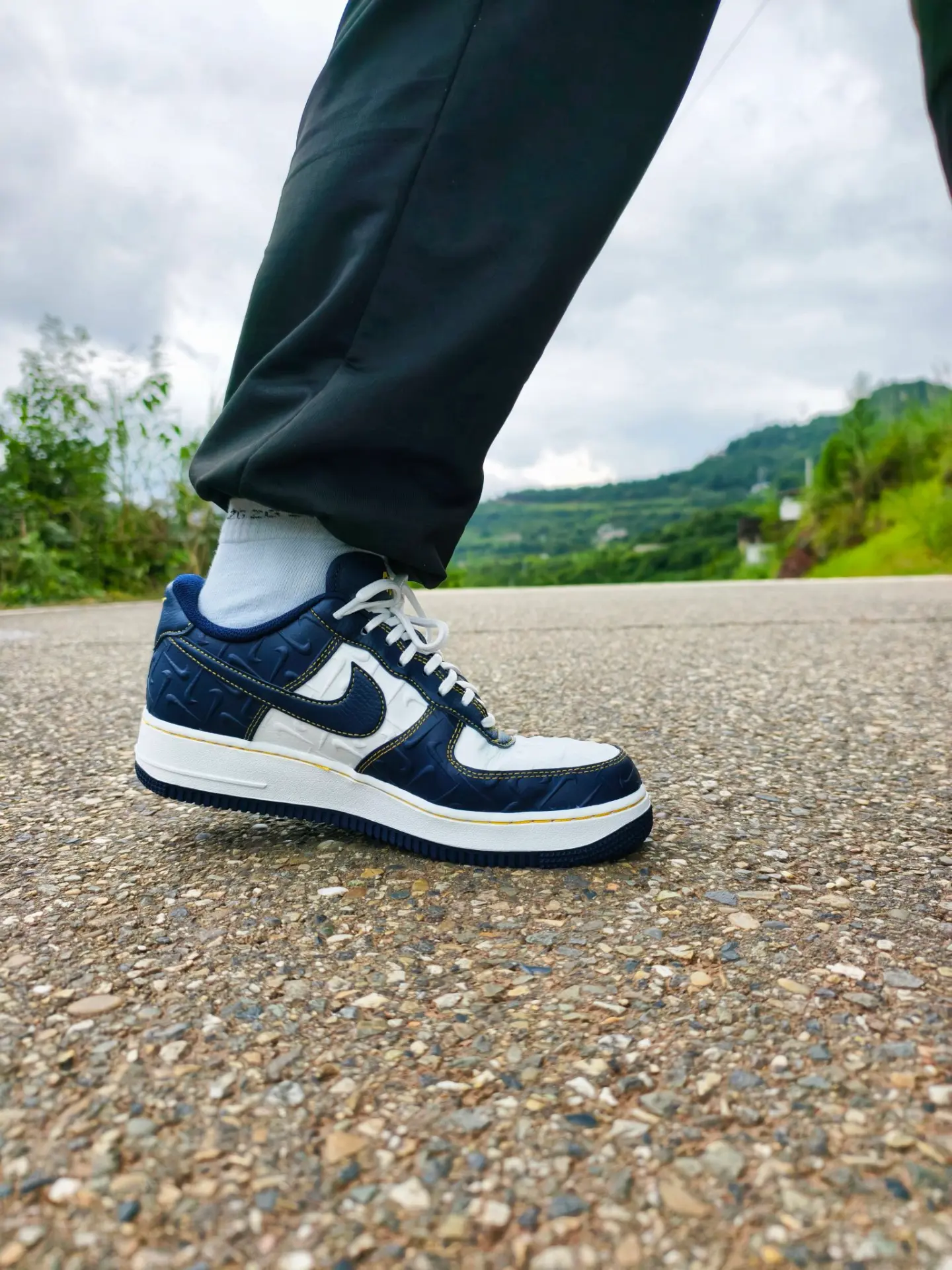 43码实测| Nike AF1白蓝上
脚实感