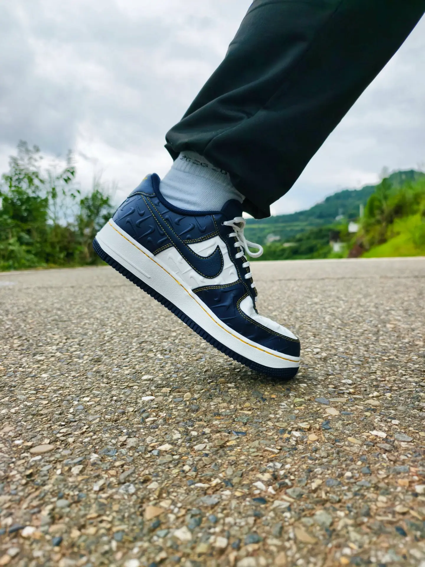 43码实测| Nike AF1白蓝上
脚实感