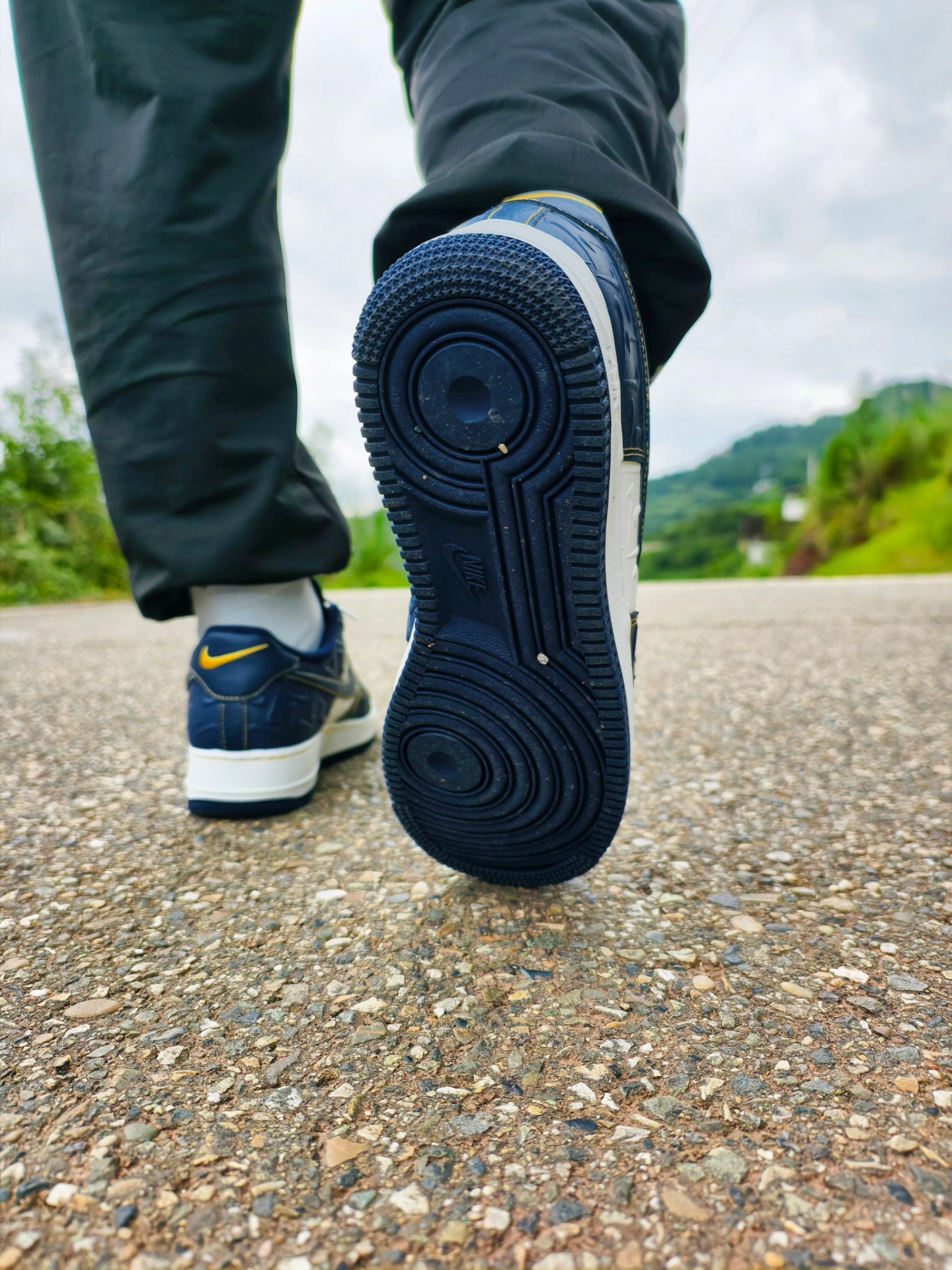 43码实测| Nike AF1白蓝上
脚实感