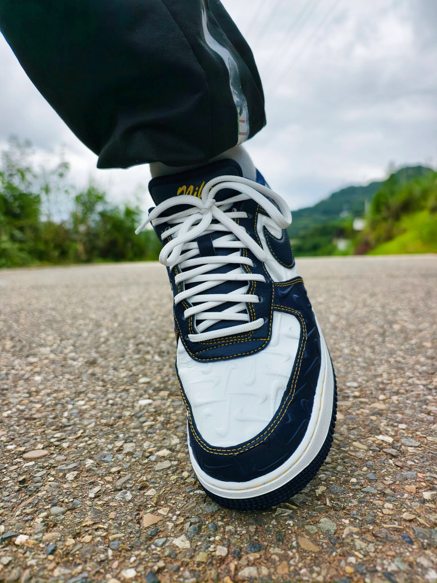 43码实测| Nike AF1白蓝上
脚实感
