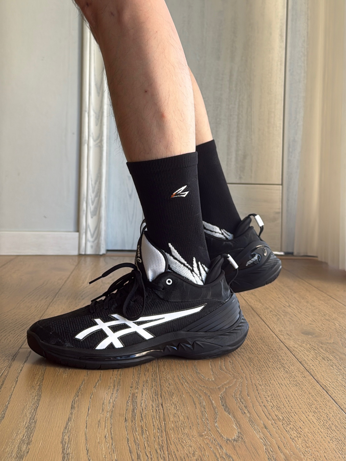 换上新球鞋 | GEL-BURST 29 S，复古黑白，上脚真有型👟