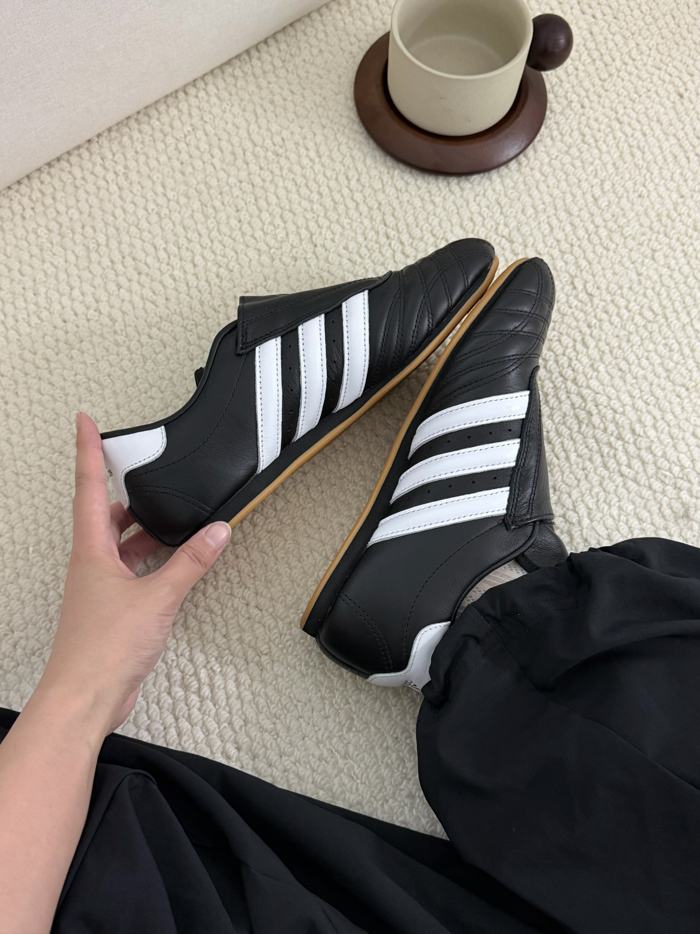 无性别穿搭⚽黑白皮质一脚蹬泰百搭啦✨