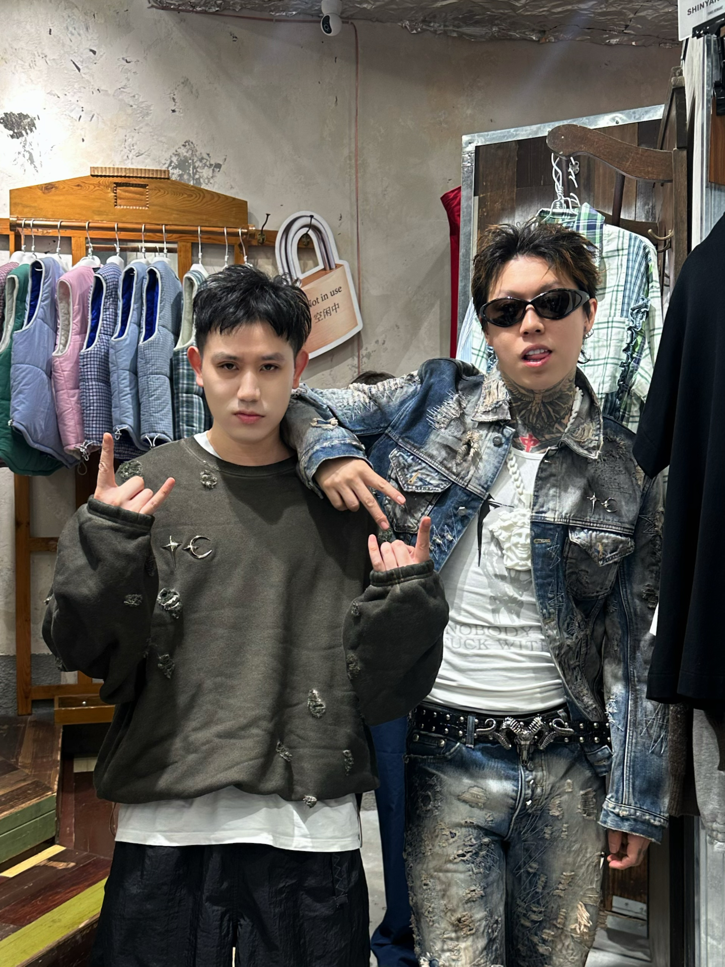 街头穿衣风度这一块,我和Psy.P都选THUGCLUB
