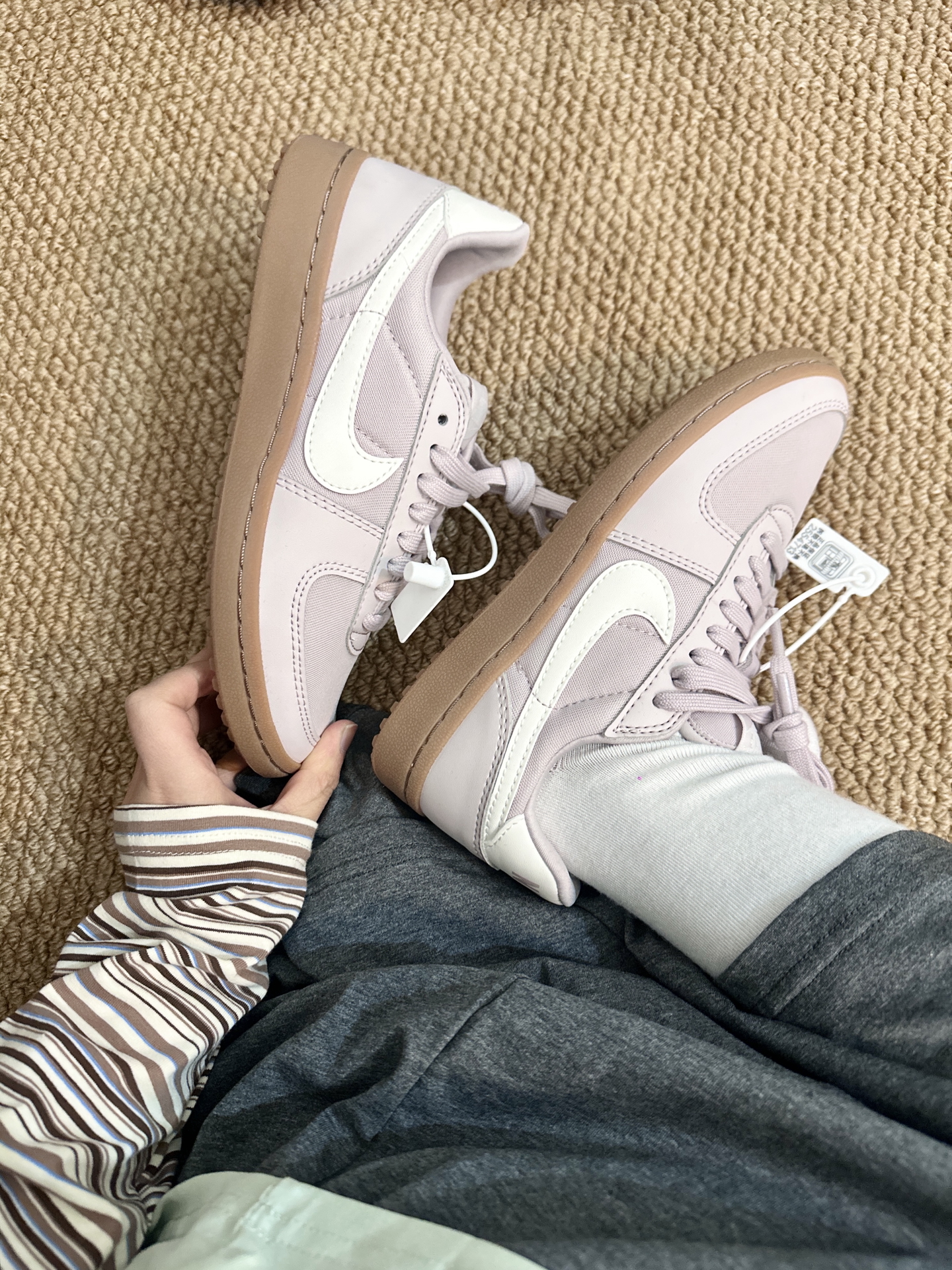 粉糯糯的Nike，甜妹闭眼冲不亏