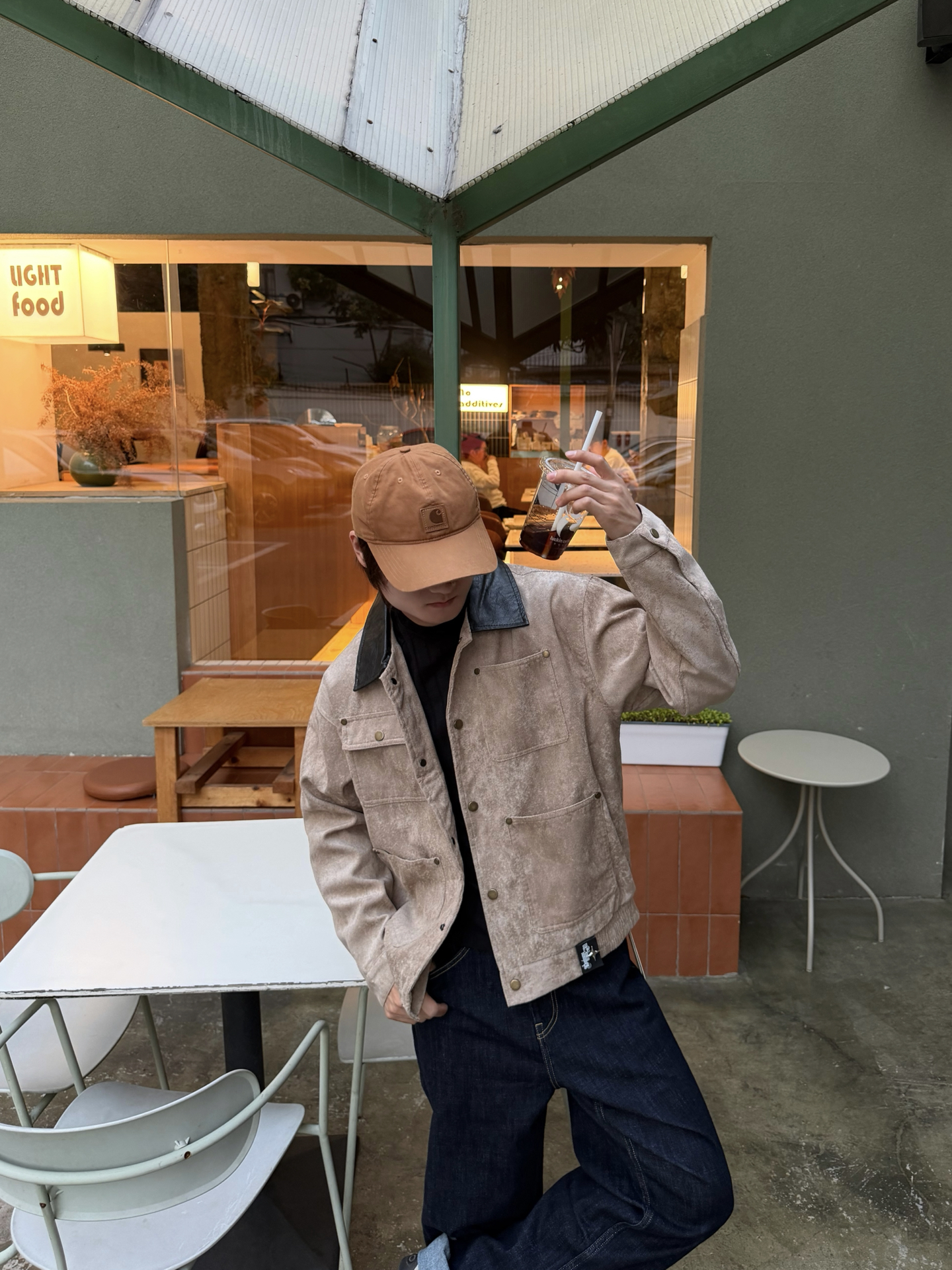 复古做旧工装夹克|男生秋日咖啡店松弛穿搭