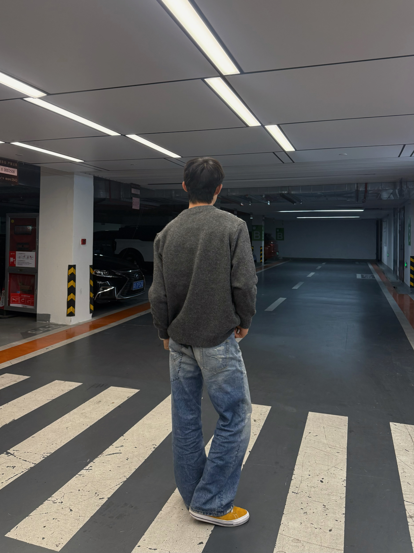 车库随手拍|这件灰开衫氛围感拉满✨