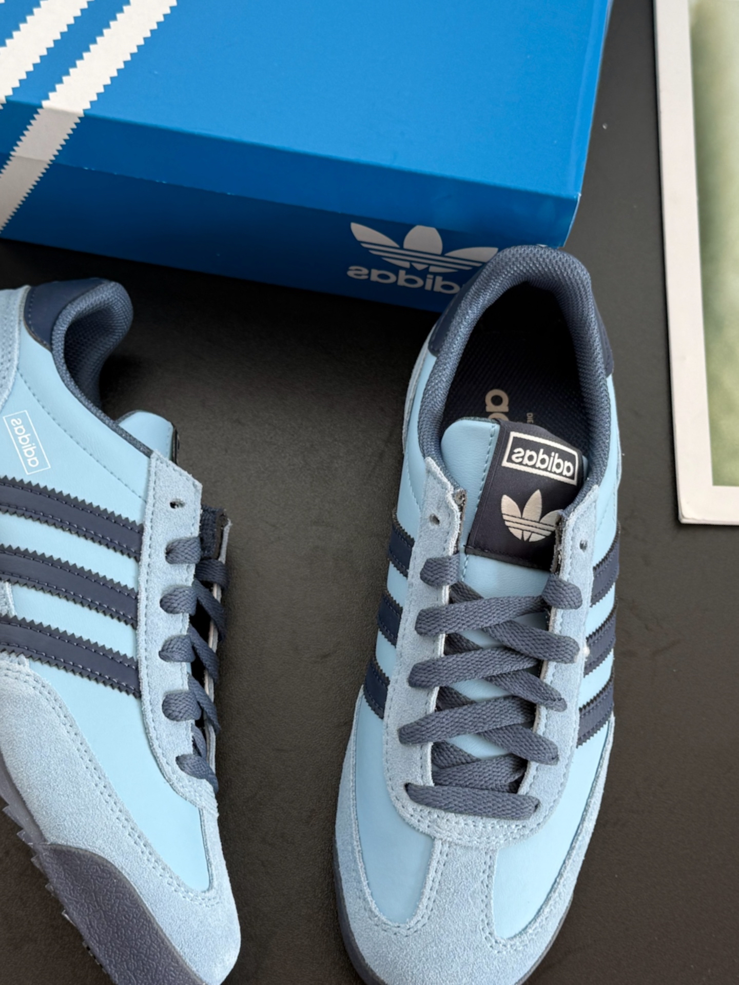 谁懂 早秋的第一双黑蓝色Adidas美到说不出话了…