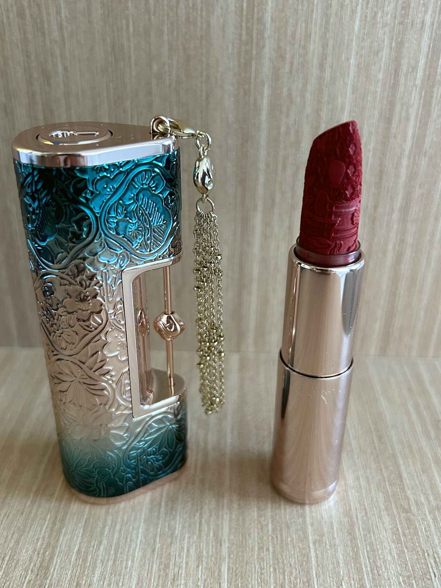 服了，口红好看的像艺术品了啊💄