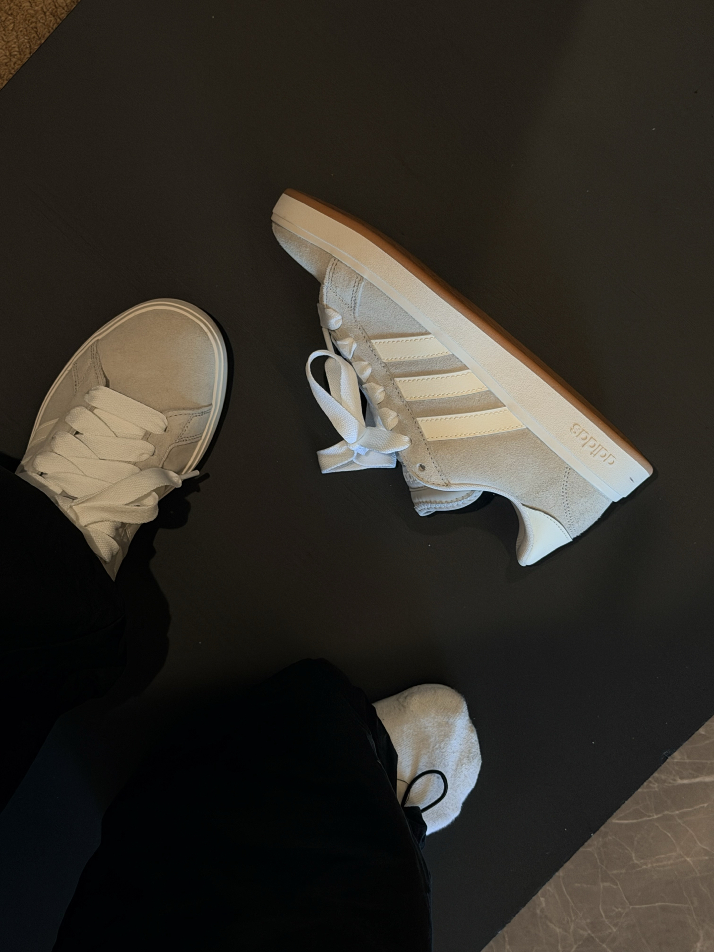 雾灰奶杏🍂低调耐看的阿迪复古小板鞋