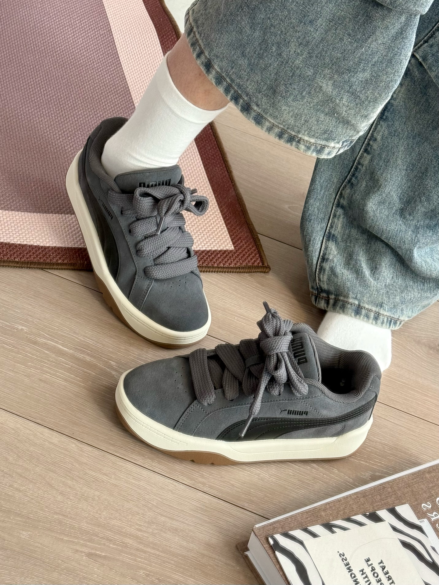 慵懒面包鞋型~介双PUMA水泥灰板鞋吼有质感