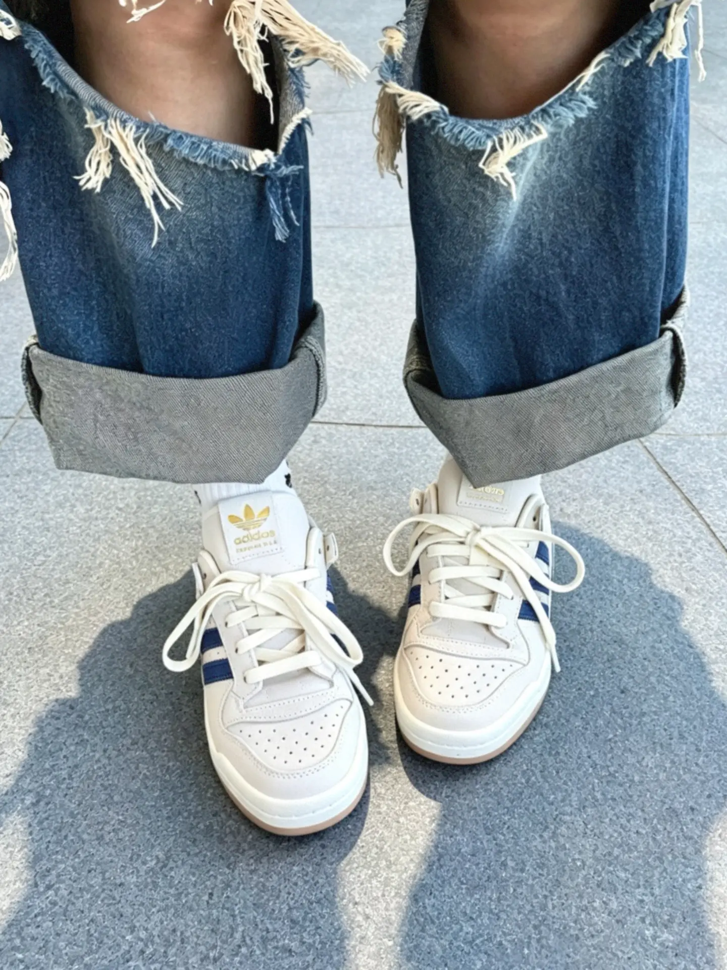 求鉴定!!线上捡漏的白藏蓝adidas!