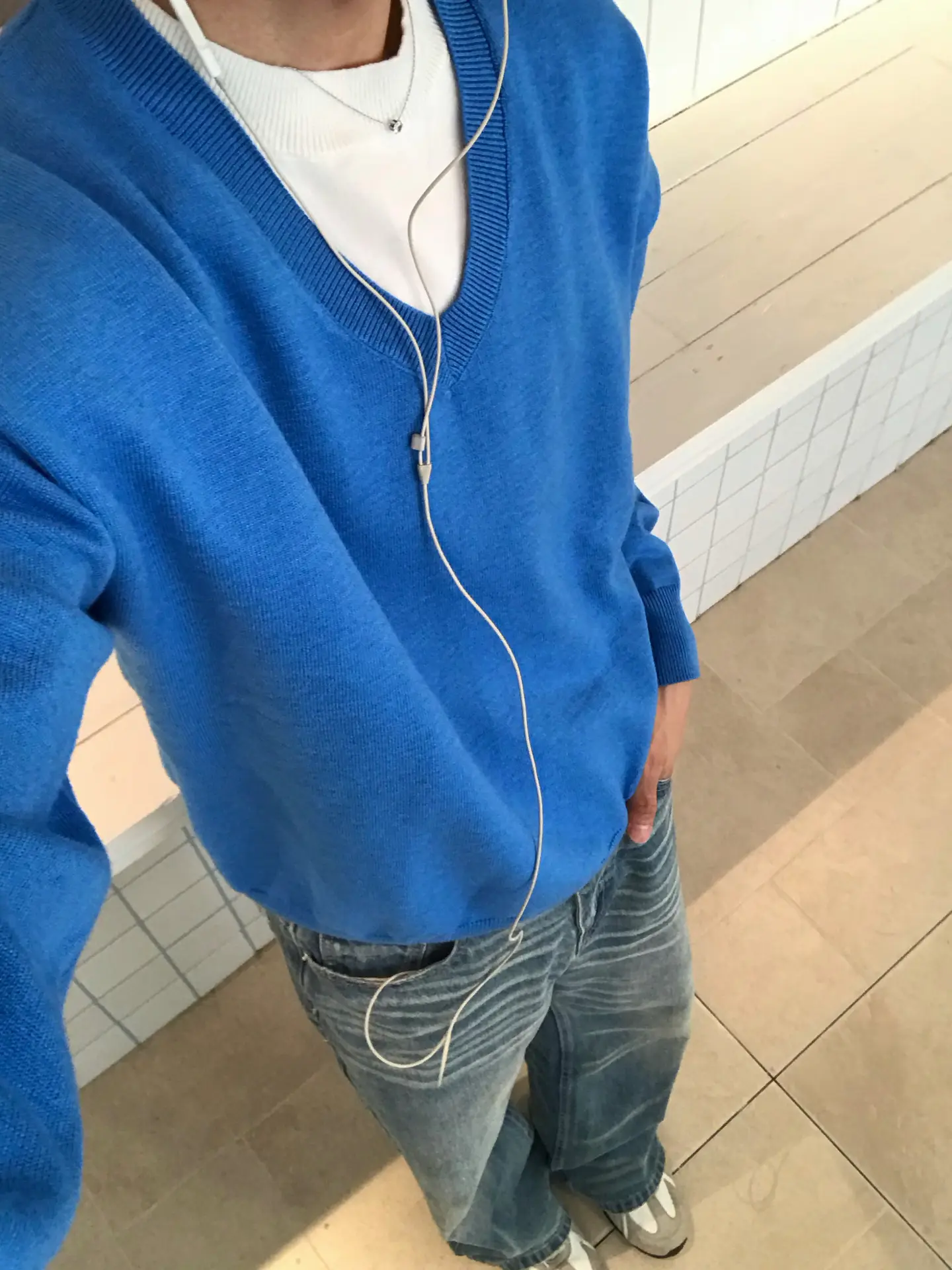 克莱因蓝V领毛衣|韩系少年感拿捏住💙