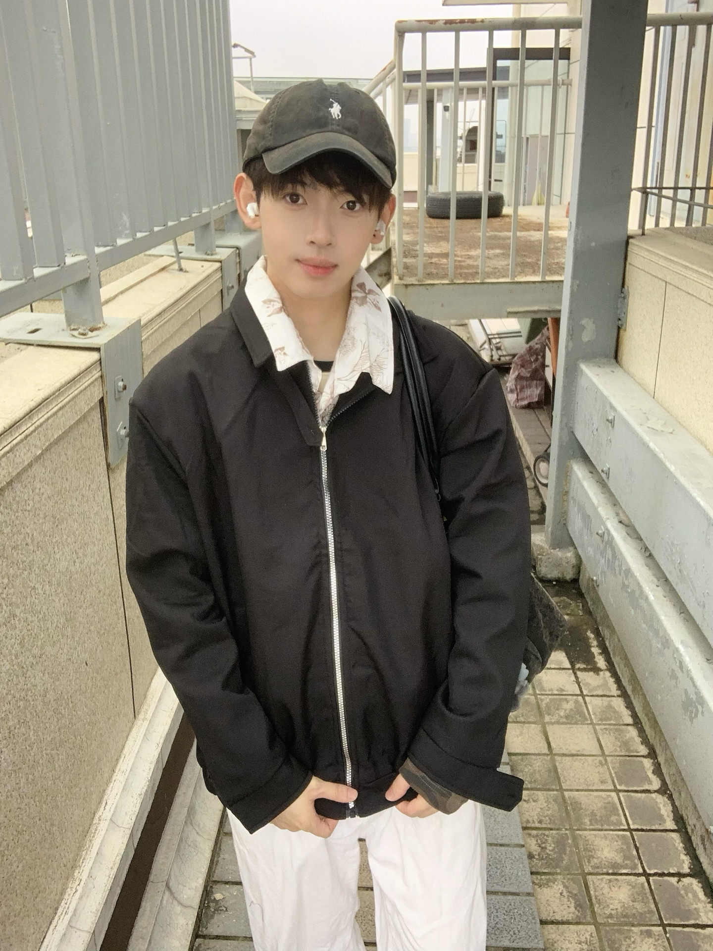 🍂早秋叠穿教科书|黑夹克+印花衬衫的松弛感