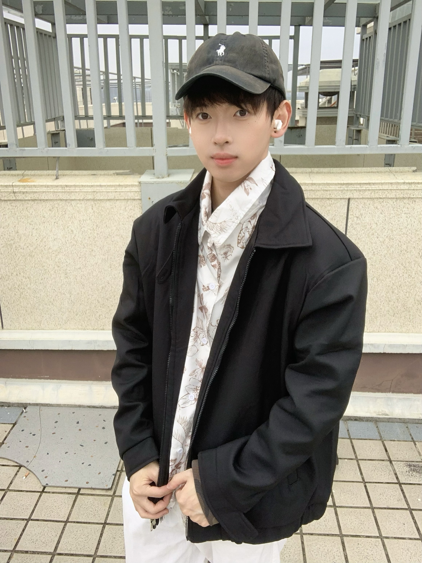 🍂早秋叠穿教科书|黑夹克+印花衬衫的松弛感