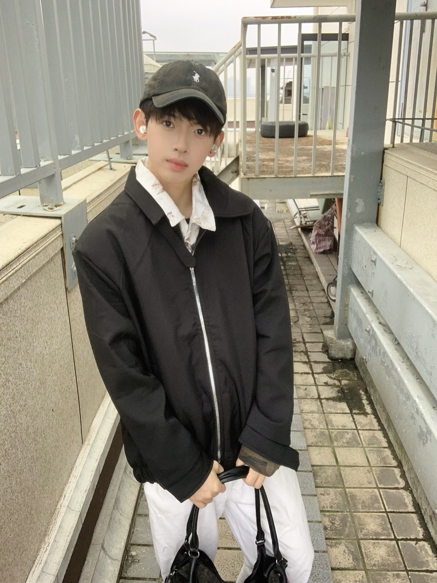🍂早秋叠穿教科书|黑夹克+印花衬衫的松弛感