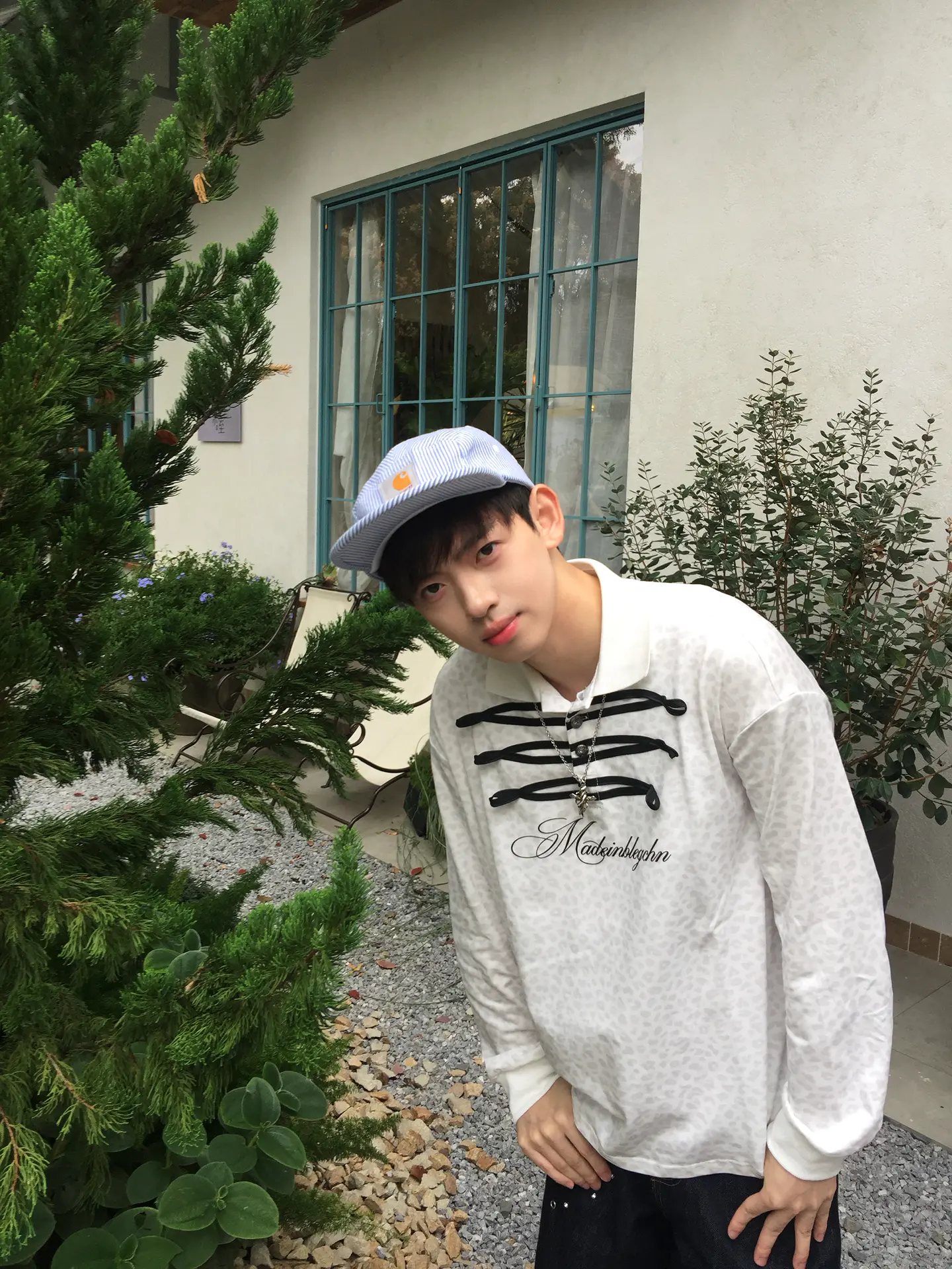 🍂秋日慵懒感|一件豹纹Polo衫的松弛穿搭法则
