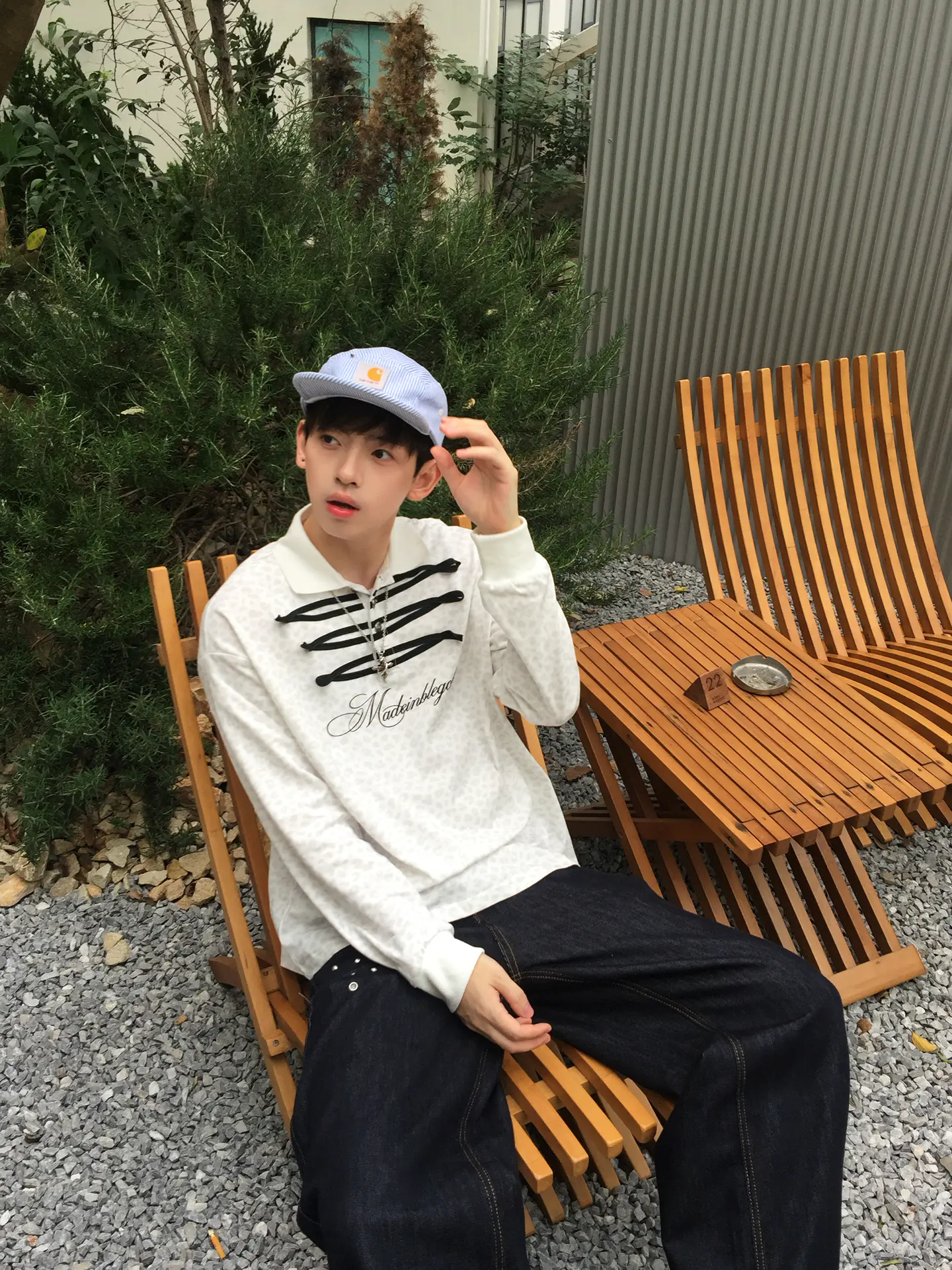 🍂秋日慵懒感|一件豹纹Polo衫的松弛穿搭法则