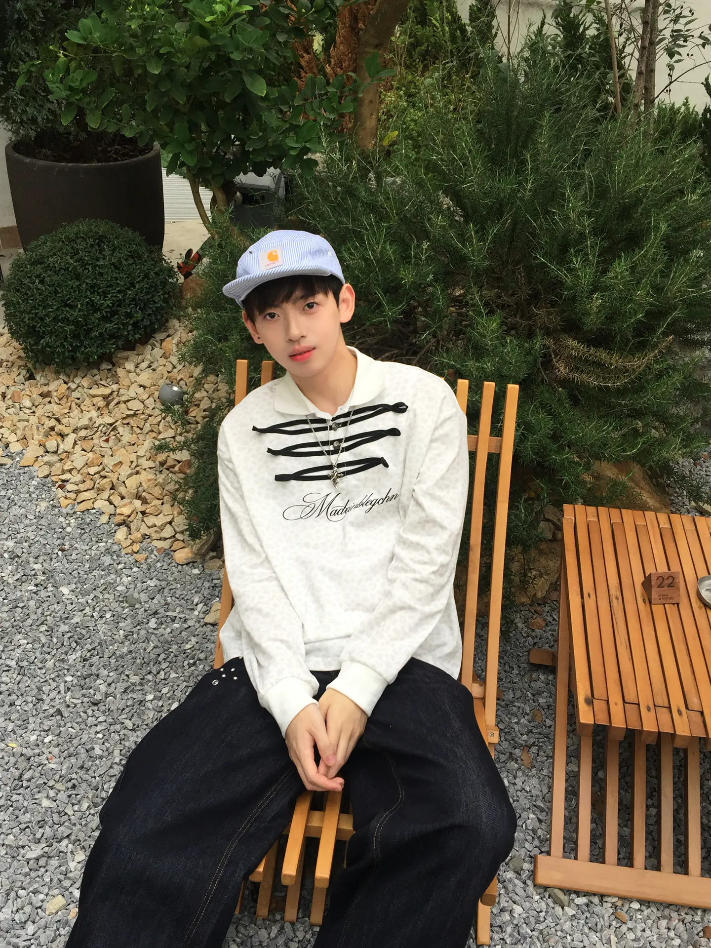 🍂秋日慵懒感|一件豹纹Polo衫的松弛穿搭法则