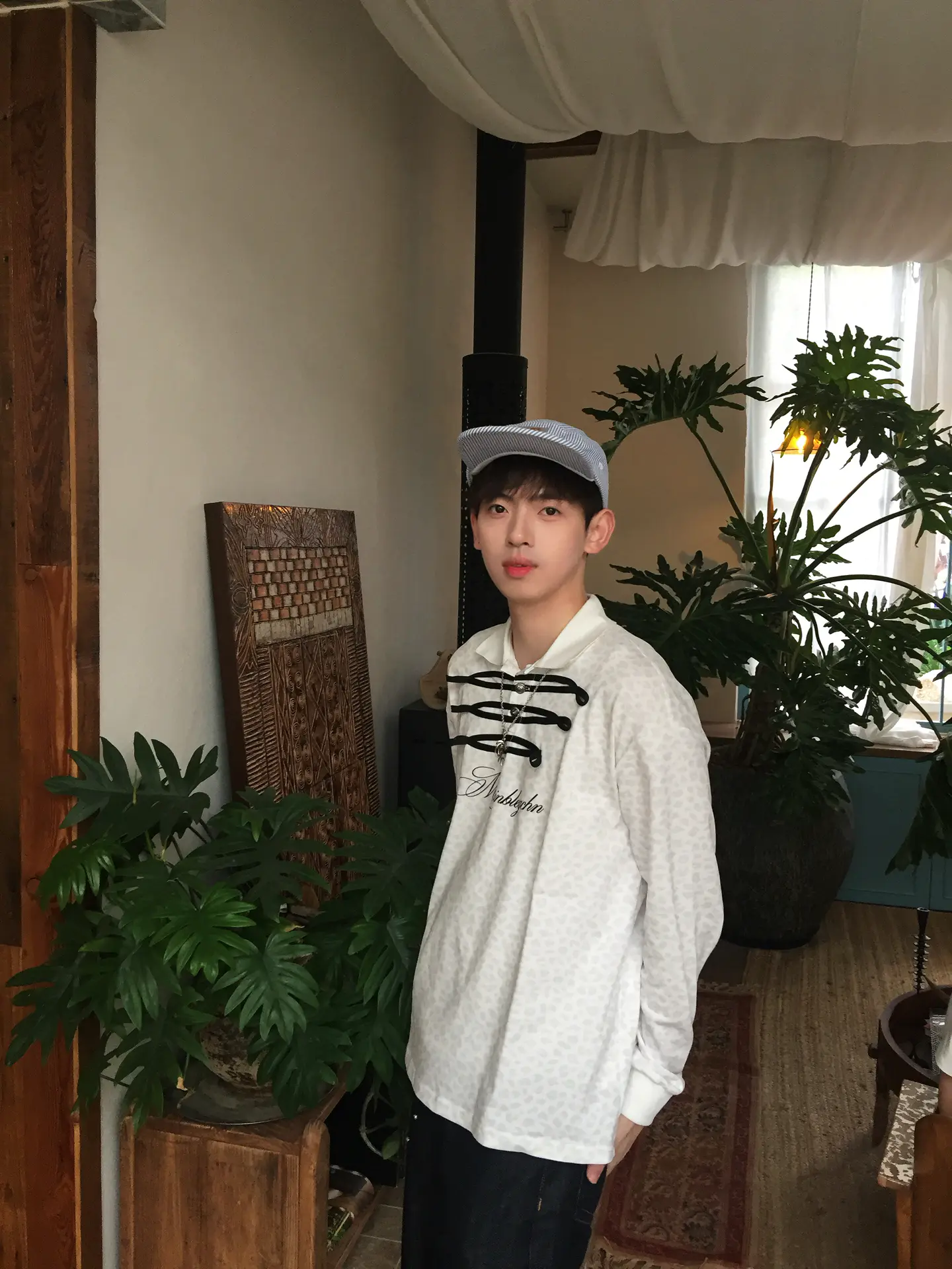 🍂秋日慵懒感|一件豹纹Polo衫的松弛穿搭法则