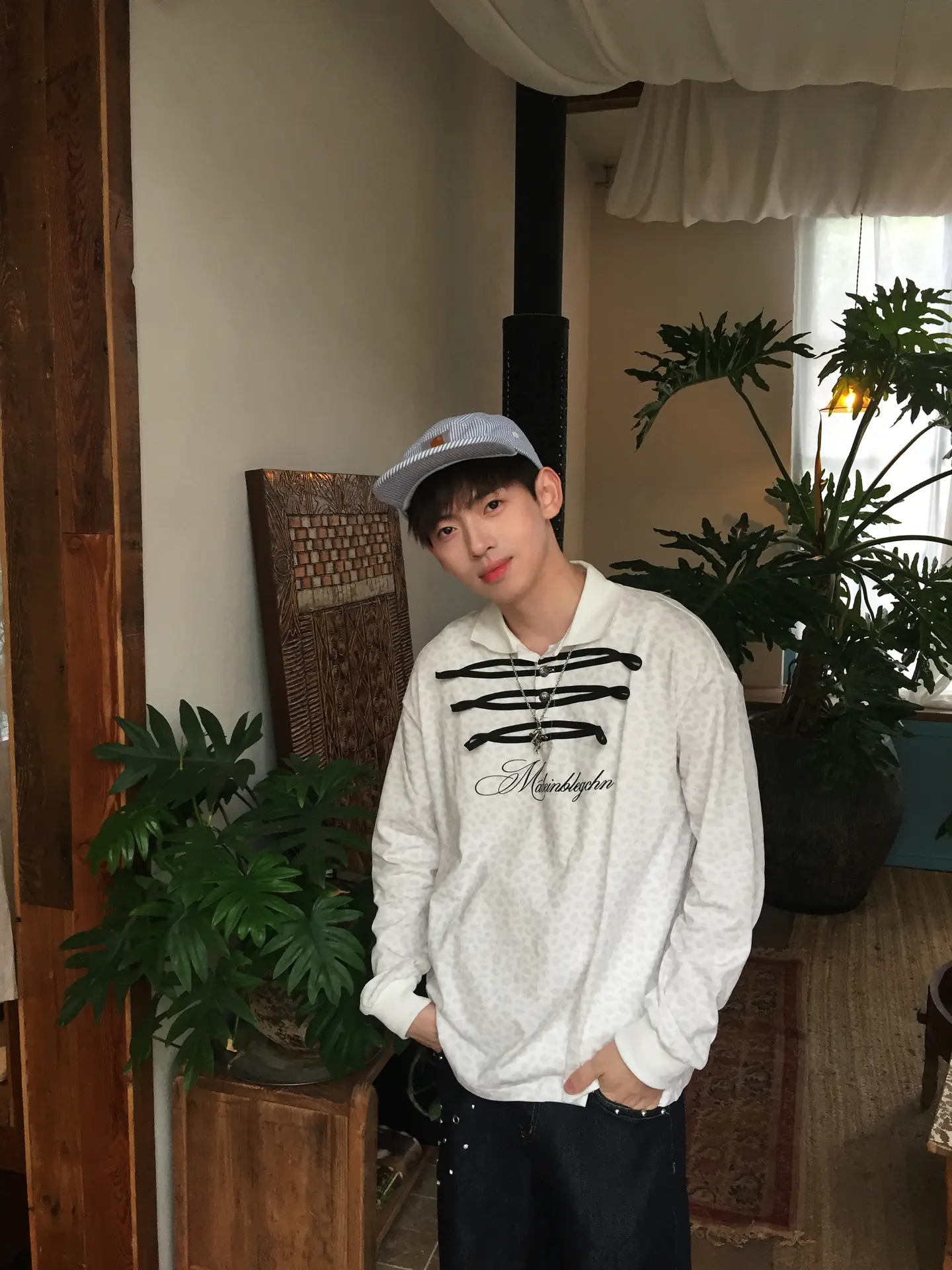 🍂秋日慵懒感|一件豹纹Polo衫的松弛穿搭法则