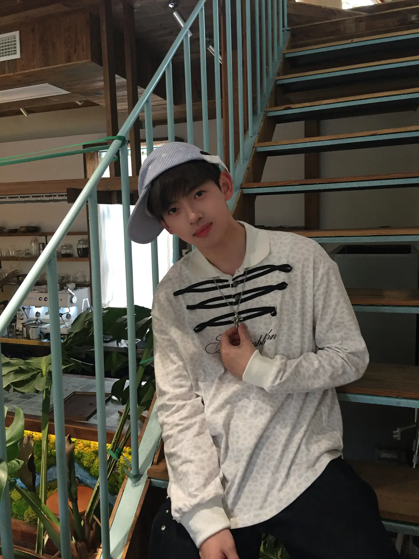 🍂秋日慵懒感|一件豹纹Polo衫的松弛穿搭法则