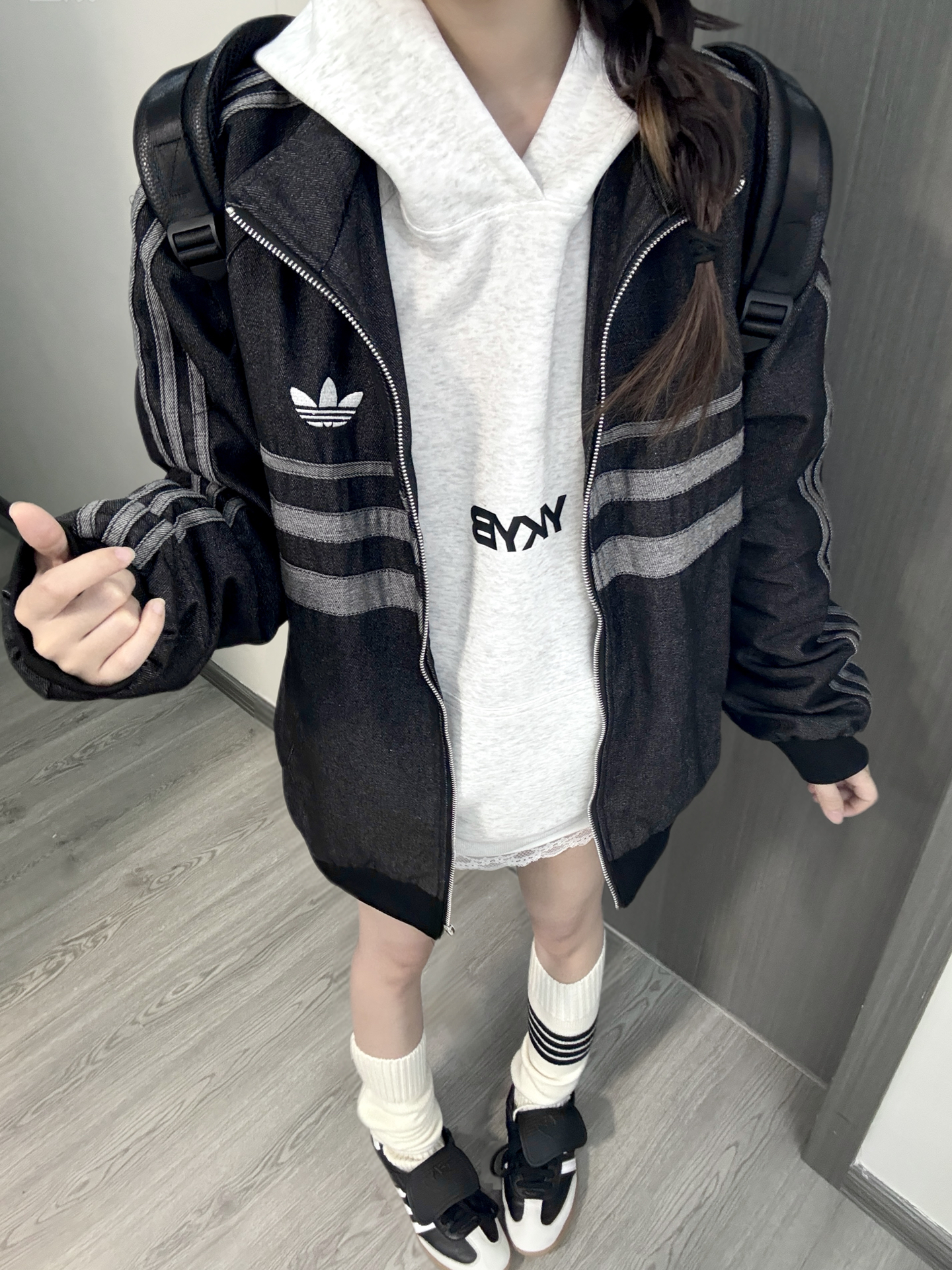 𓏲⋆˚⸝⸝早秋灰卫衣…随意搭就挺甜酷🖤