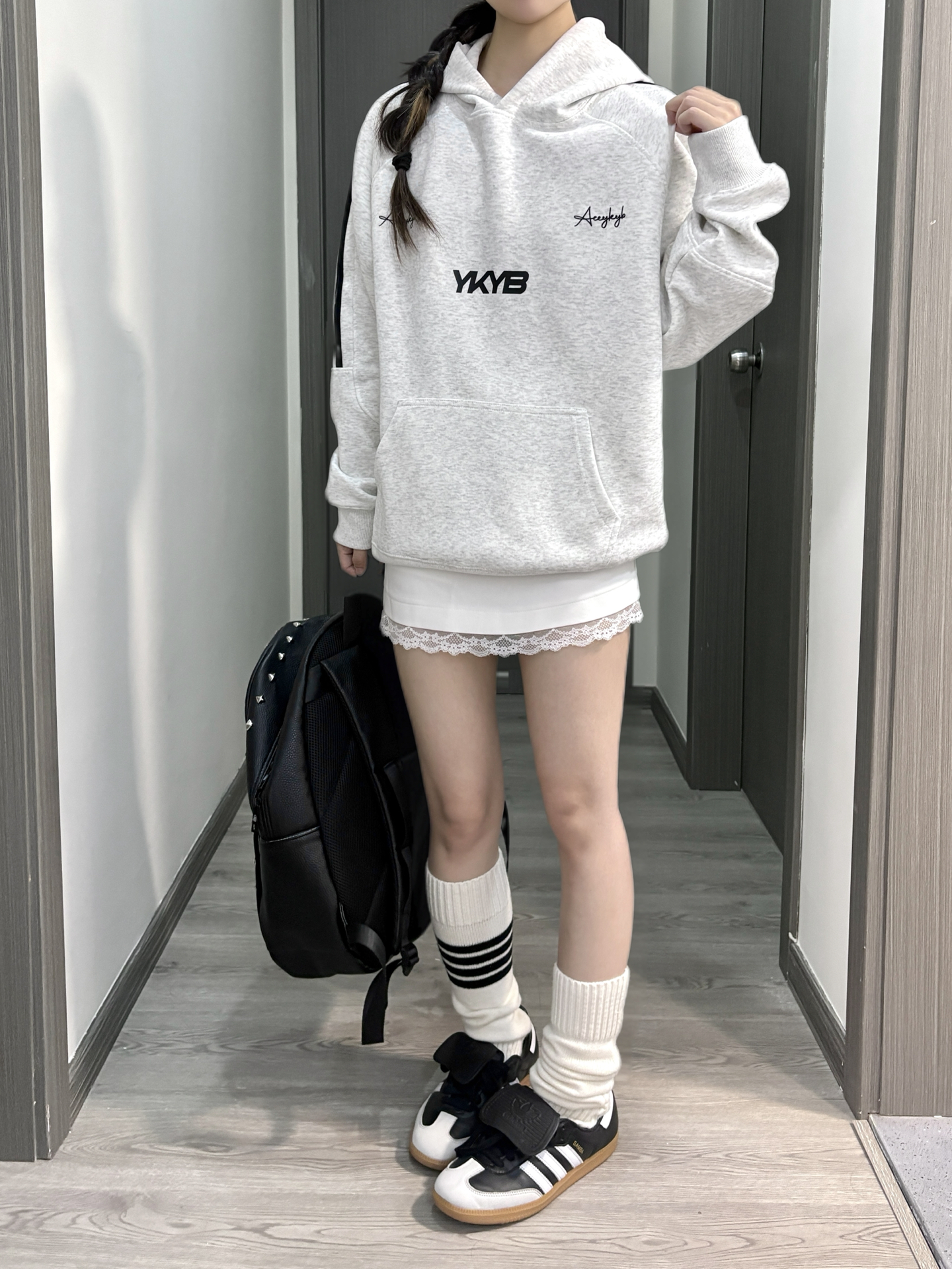 𓏲⋆˚⸝⸝早秋灰卫衣…随意搭就挺甜酷🖤