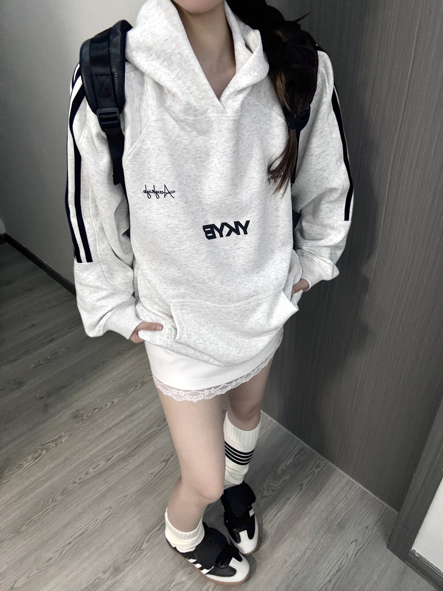 𓏲⋆˚⸝⸝早秋灰卫衣…随意搭就挺甜酷🖤
