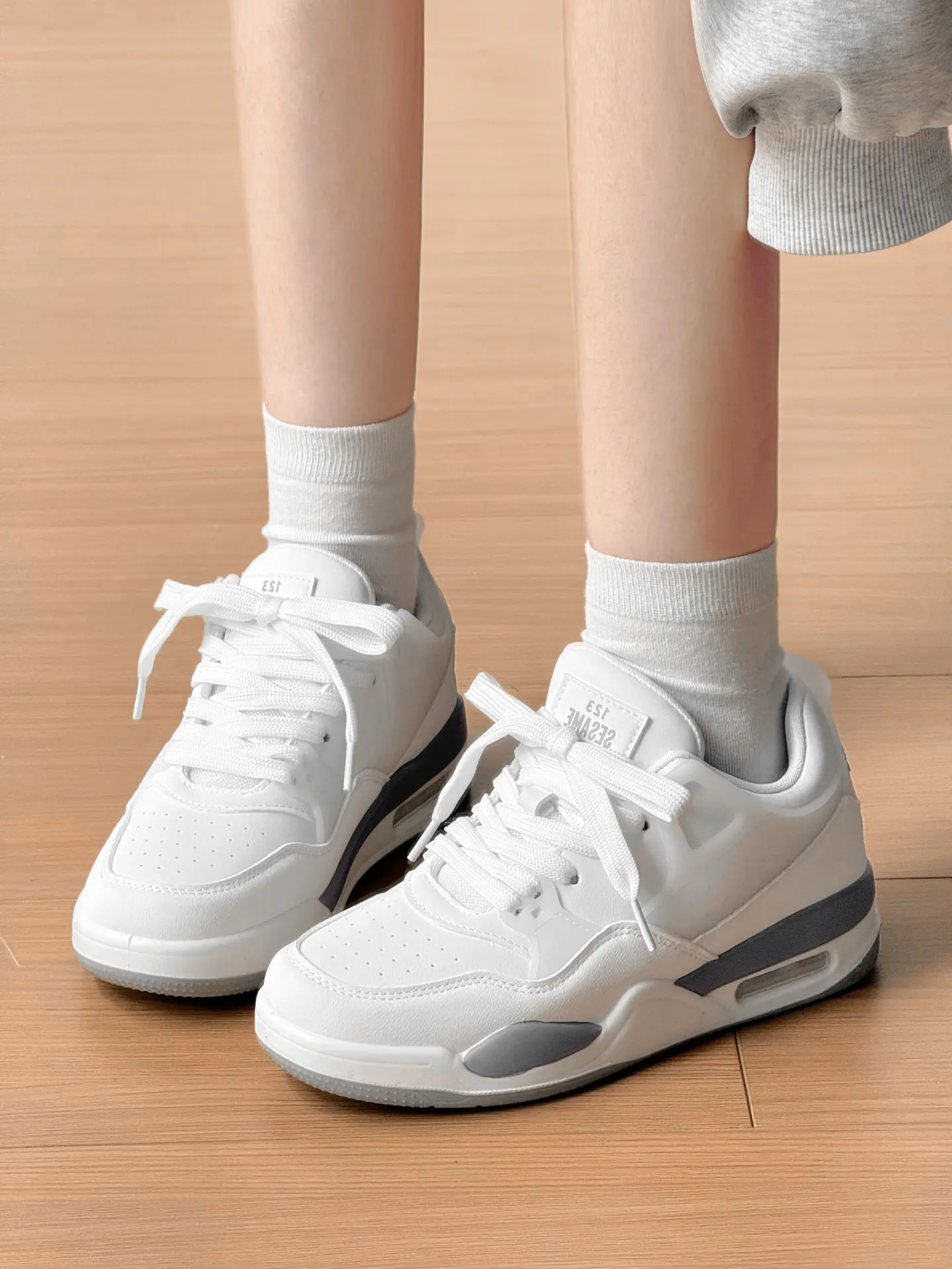 🎧街拍Look!干干净净小白鞋搭啥搭不了啊?!