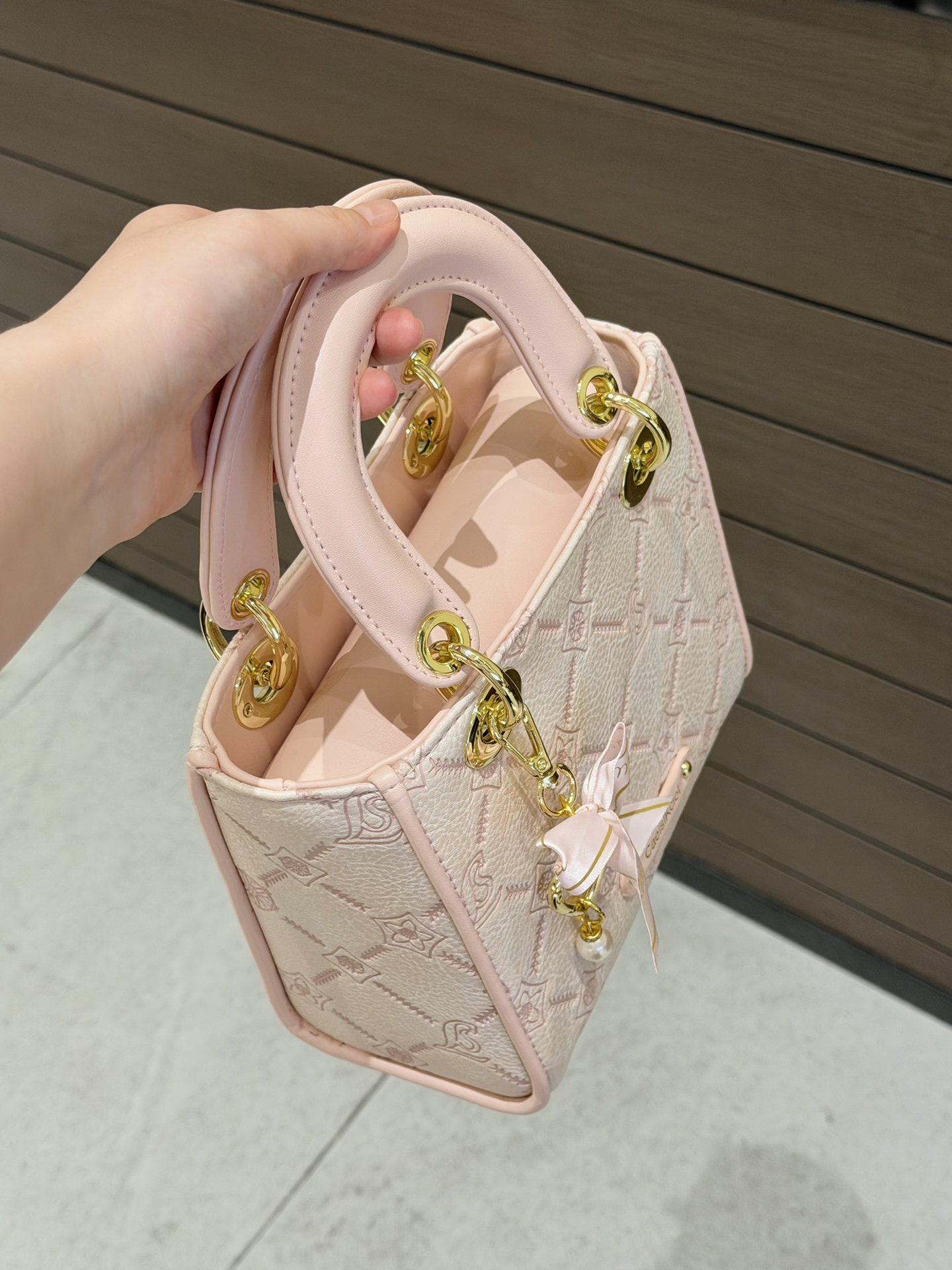 小ck泥糊涂啦…介么粉嫩🎀的包包到底该怎么选啊!