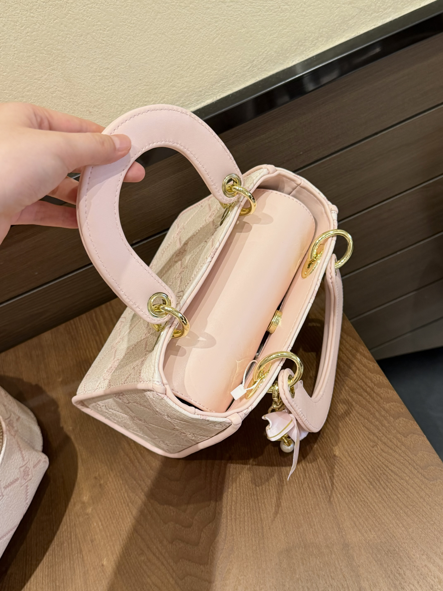 小ck泥糊涂啦…介么粉嫩🎀的包包到底该怎么选啊!