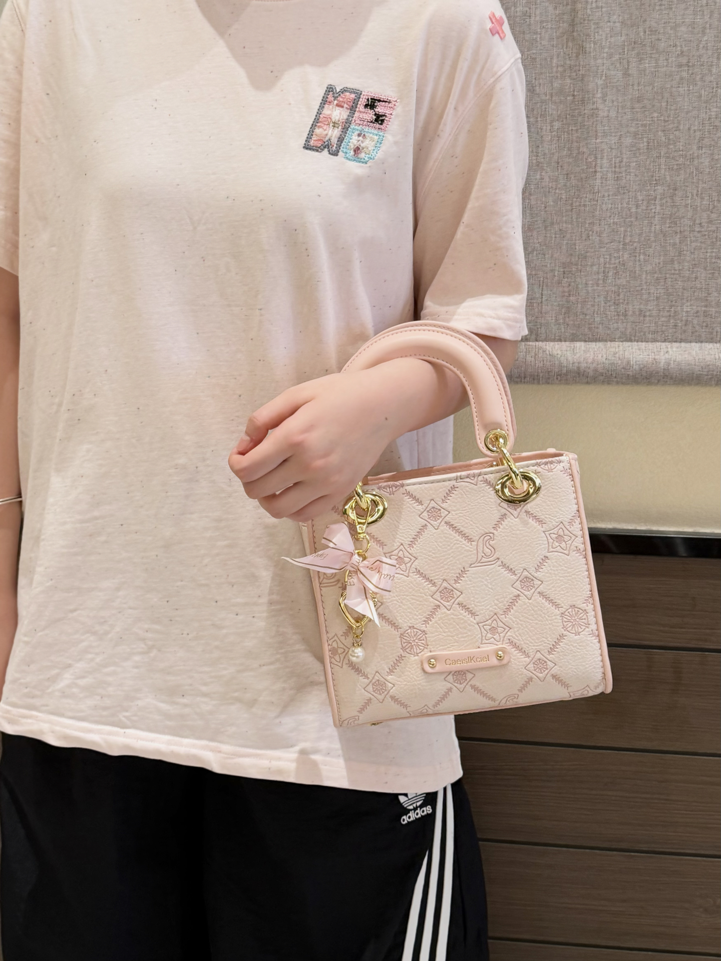 小ck泥糊涂啦…介么粉嫩🎀的包包到底该怎么选啊!