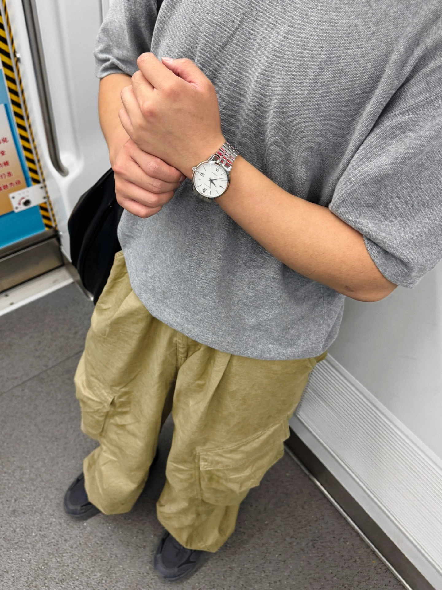 男生日常少不了一块简约不浮夸腕表
