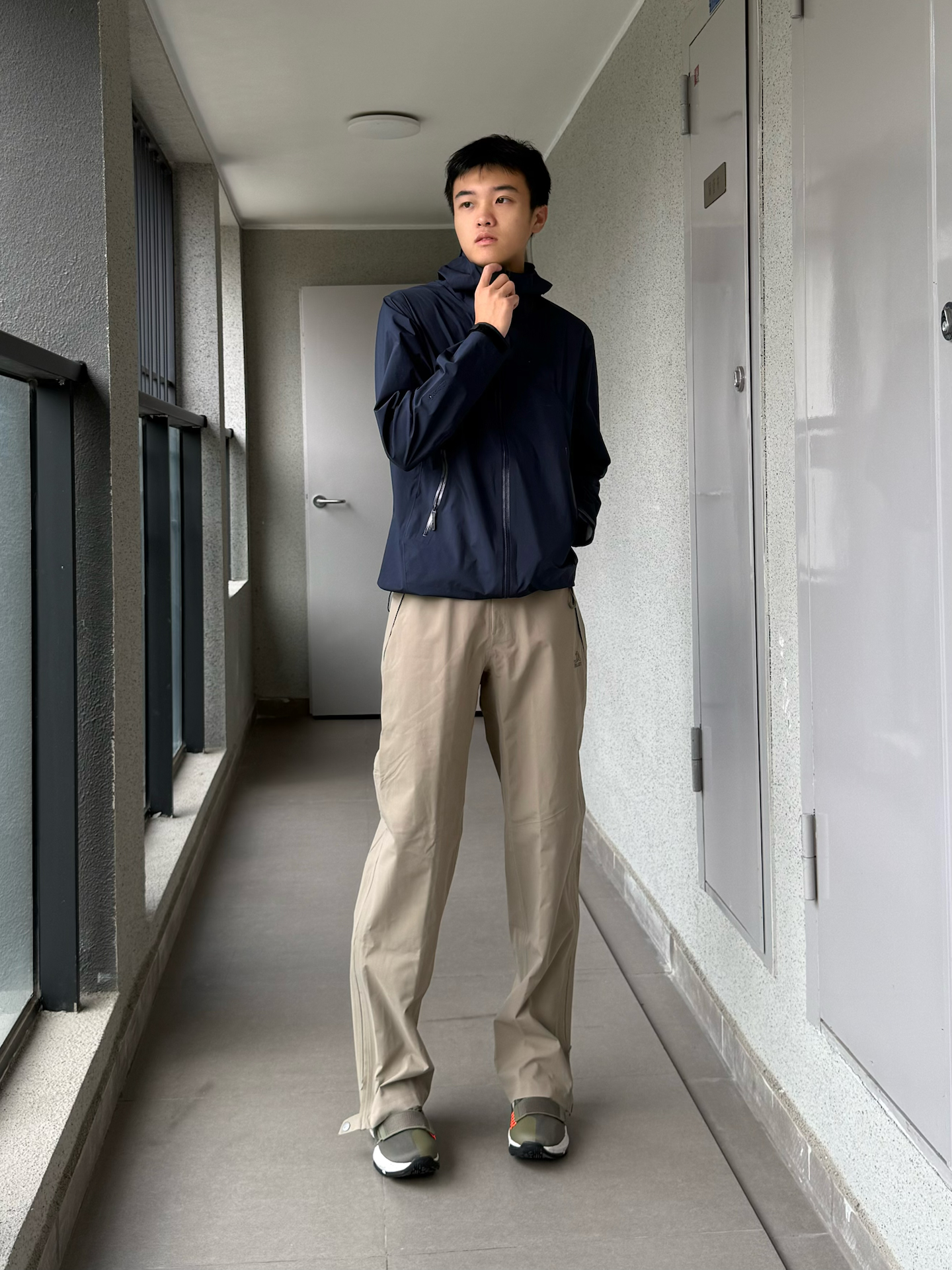 挖到一条版型很顺的冲锋裤