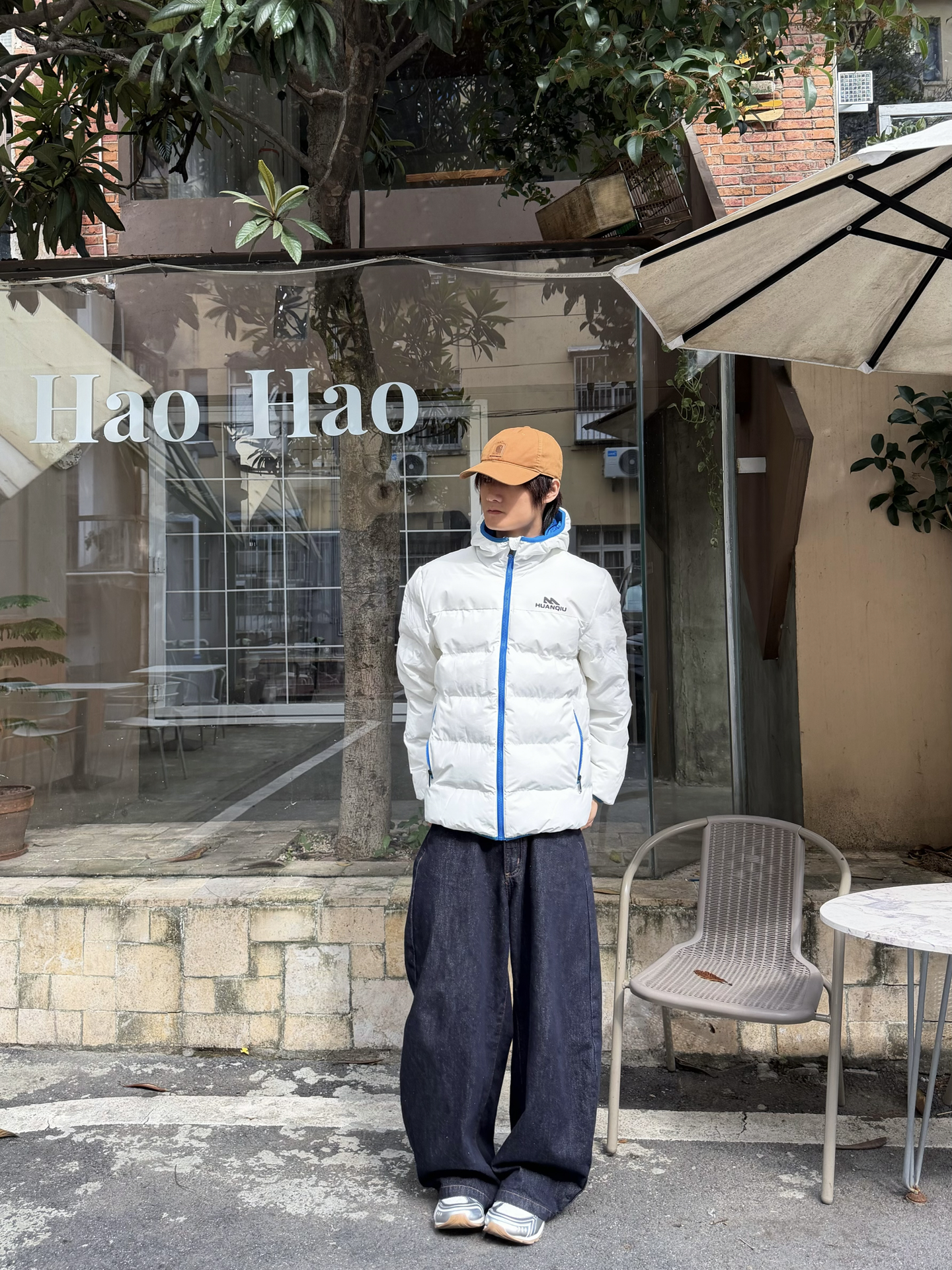 清爽白蓝撞色｜男生轻量连帽棉服太适合早冬