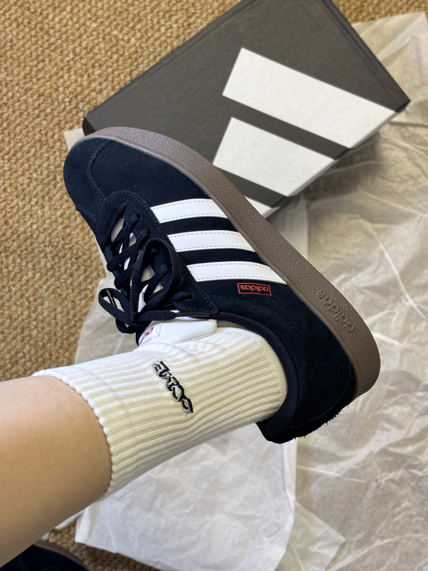 😎有没有和我一样喜欢黑色阿迪板鞋的