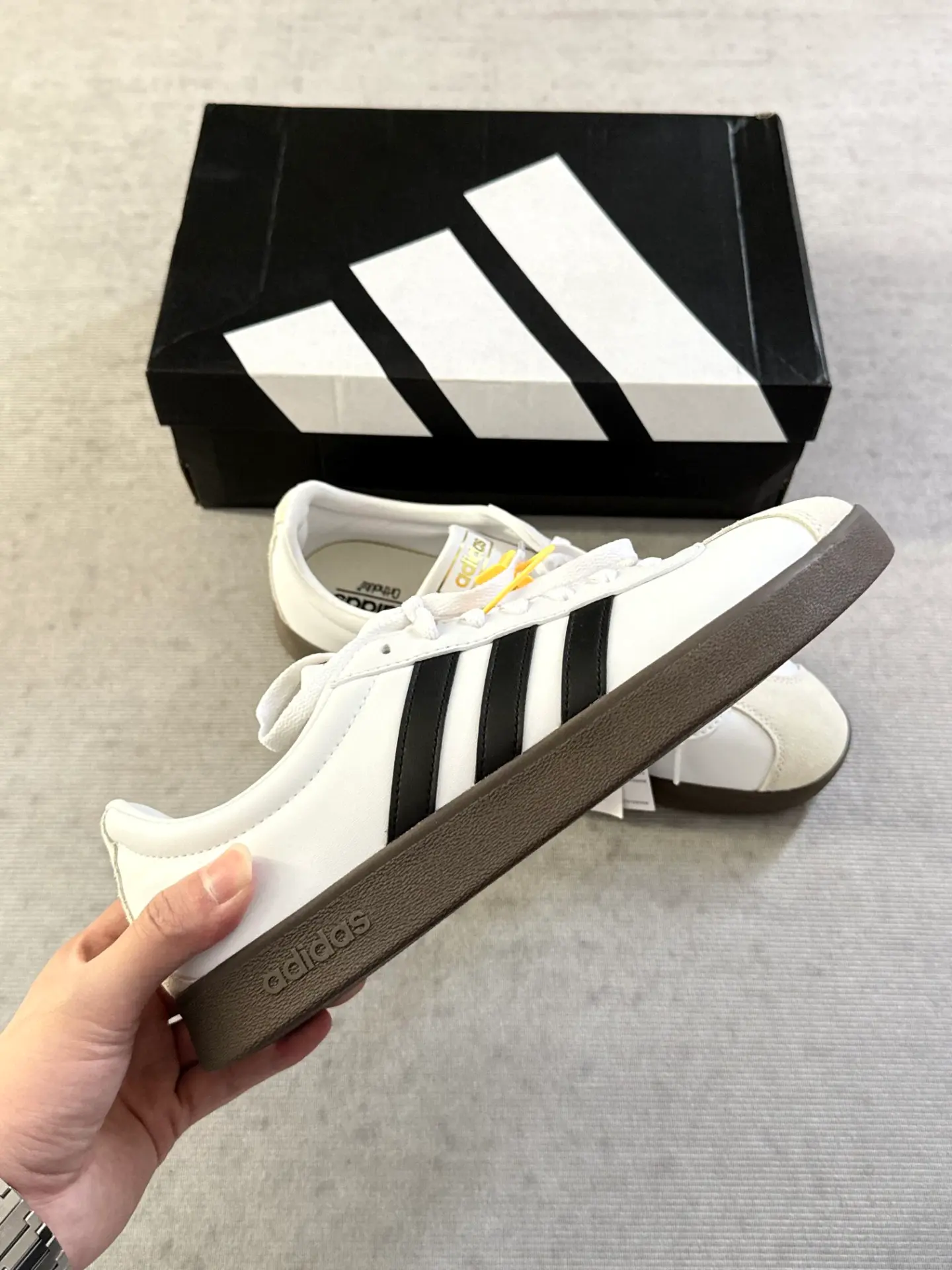 今天穿 adidas 棕底德训鞋😎你们觉得好看吗