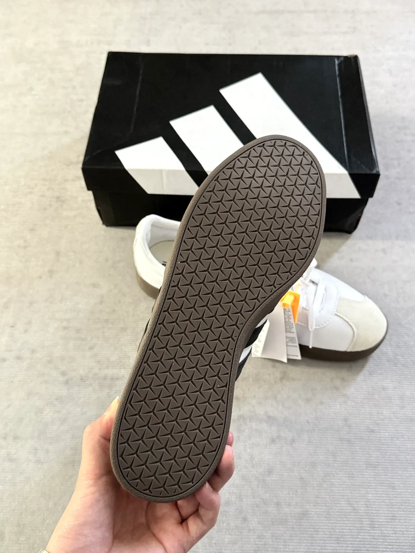 今天穿 adidas 棕底德训鞋😎你们觉得好看吗