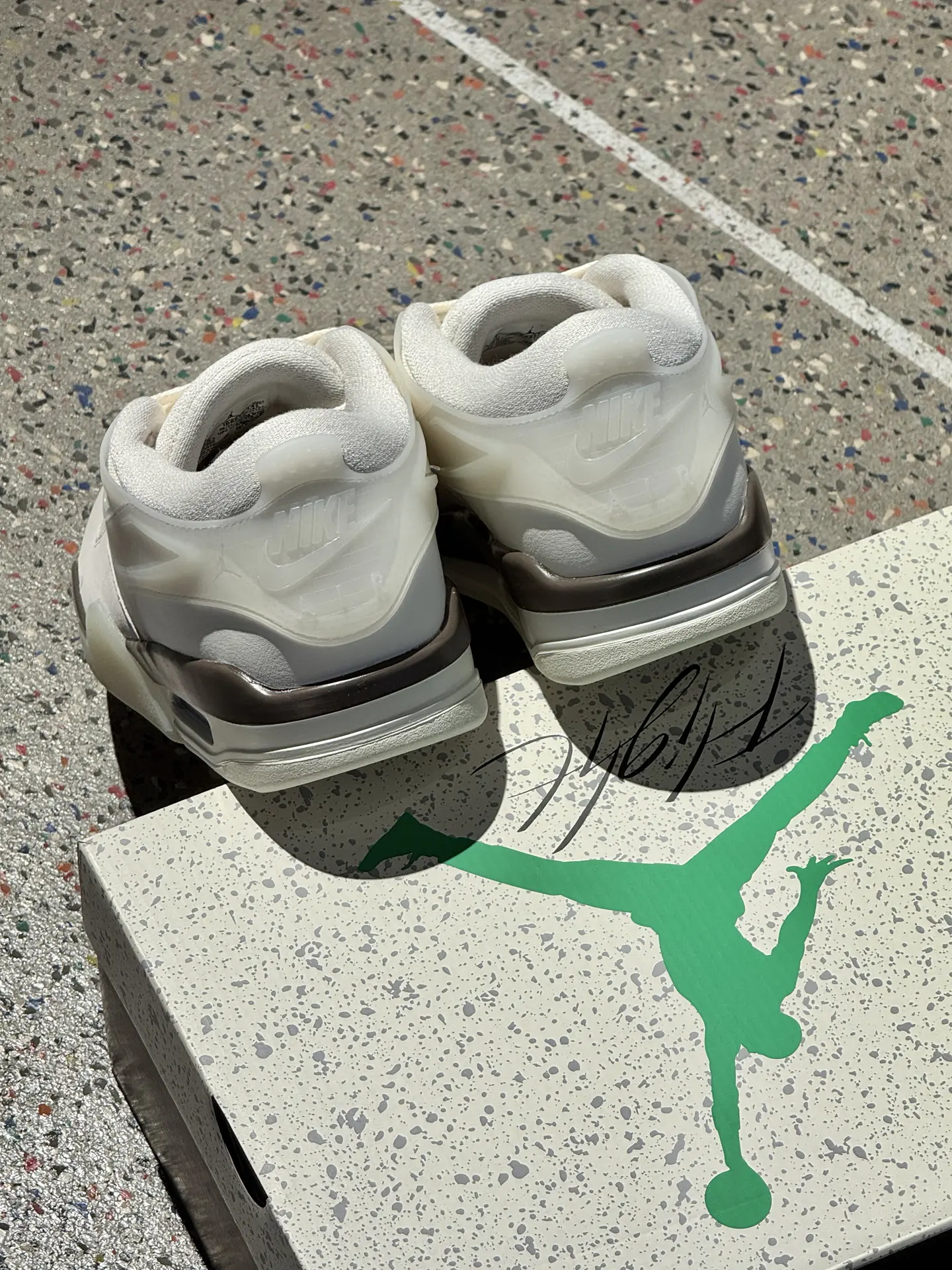Aj4Rm这颜色不妥妥联名款吗🤨