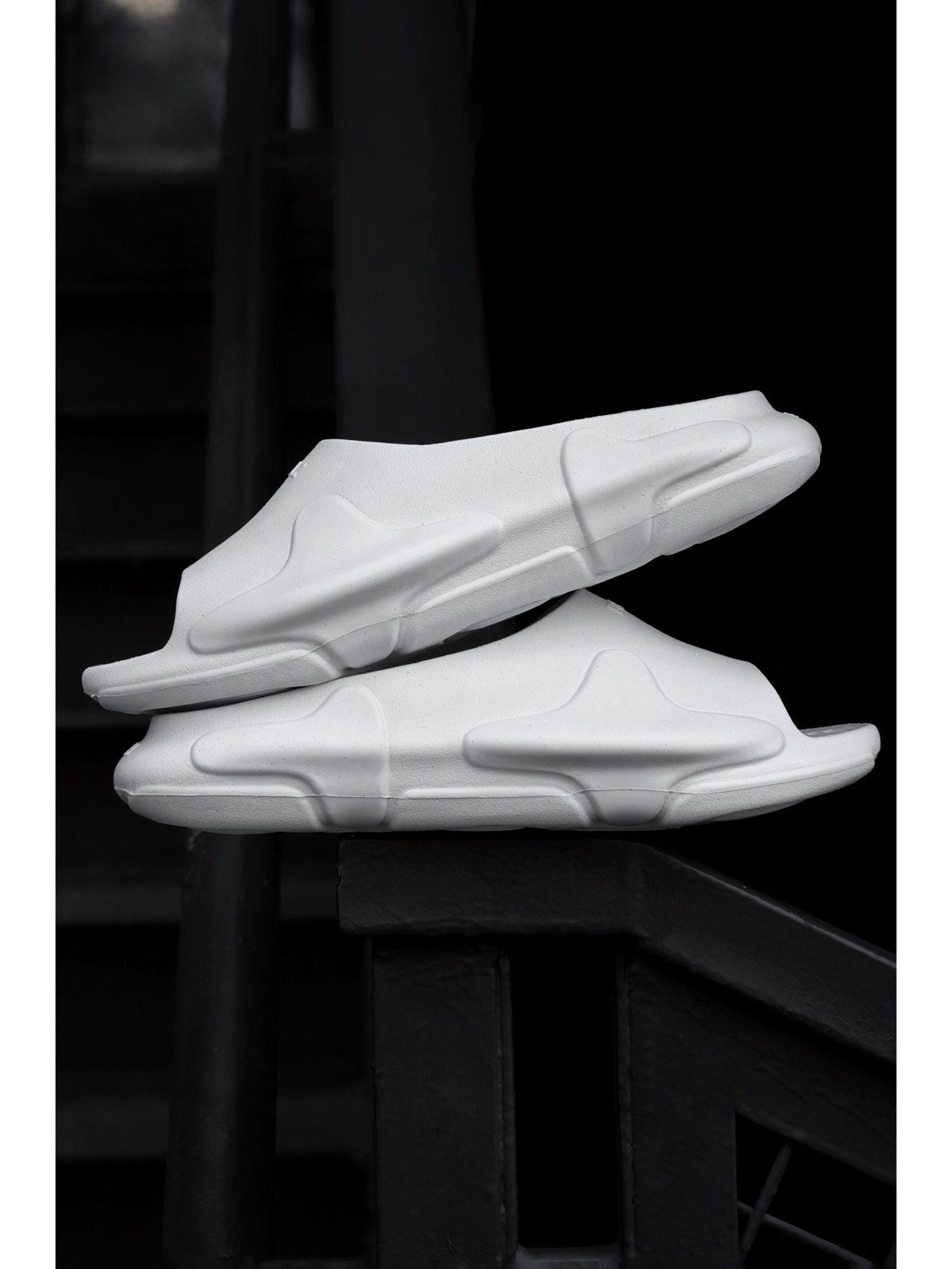 【EQLZ丨夏季拖鞋提前“内卷”,全新配色的绿洲拖还不快安排上!】