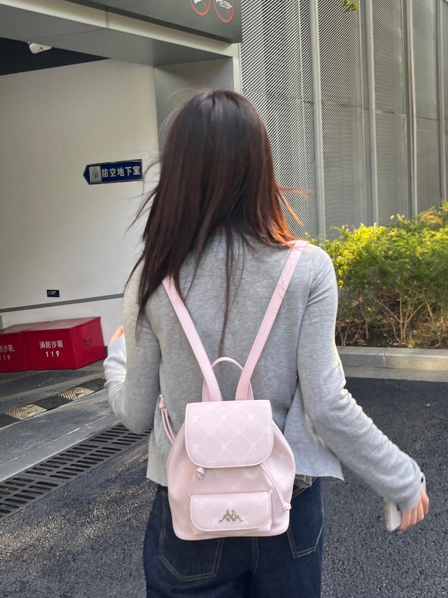 粉色双肩包真的是甜妹必备啊✨