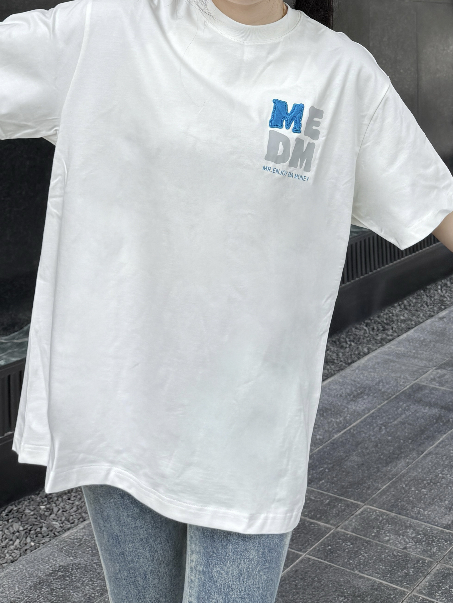 MEDM这件白T，oversize到能装下我的摆烂人生！👚