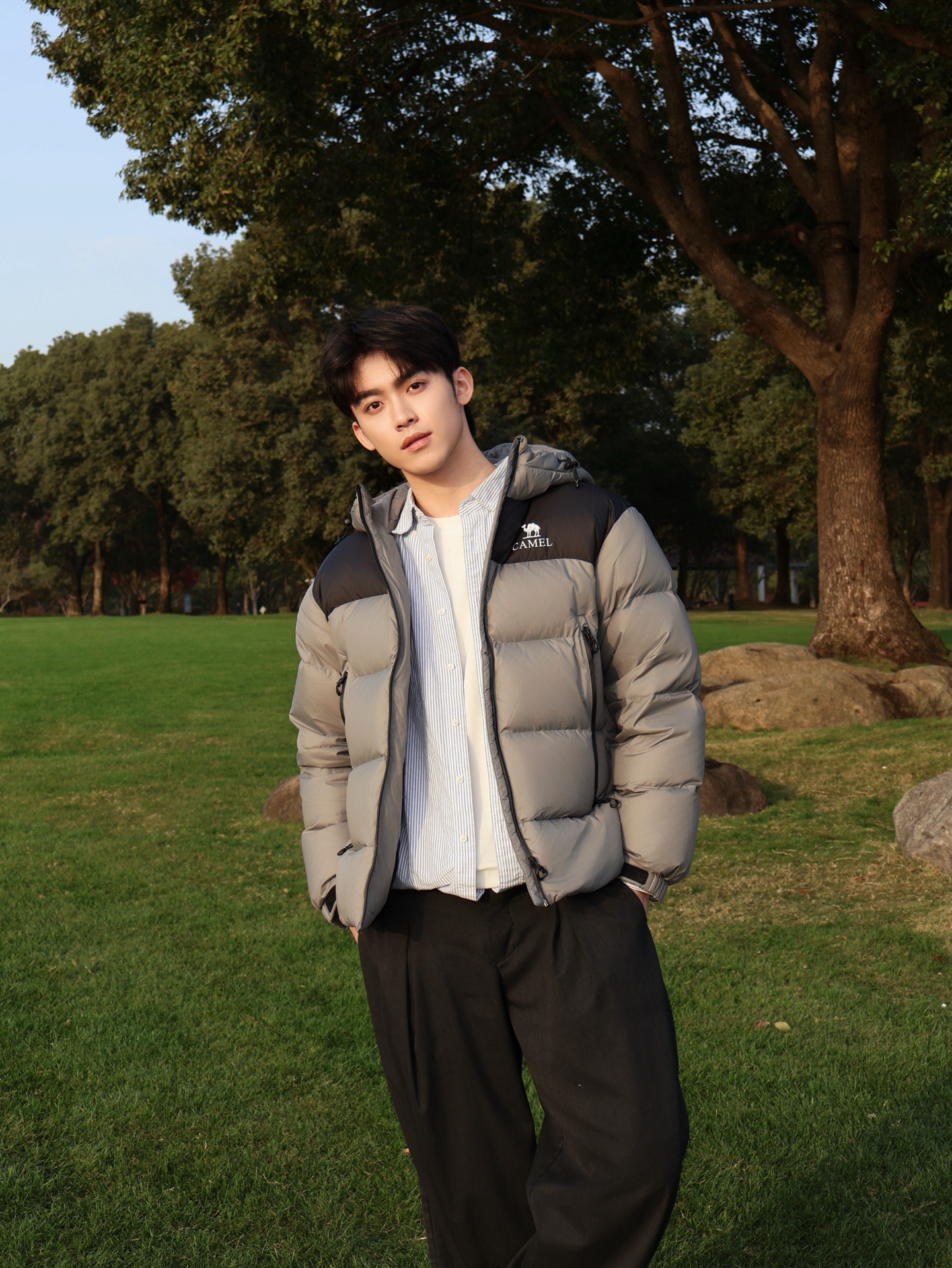 浅灰拼黑，秋冬松弛感get🤩